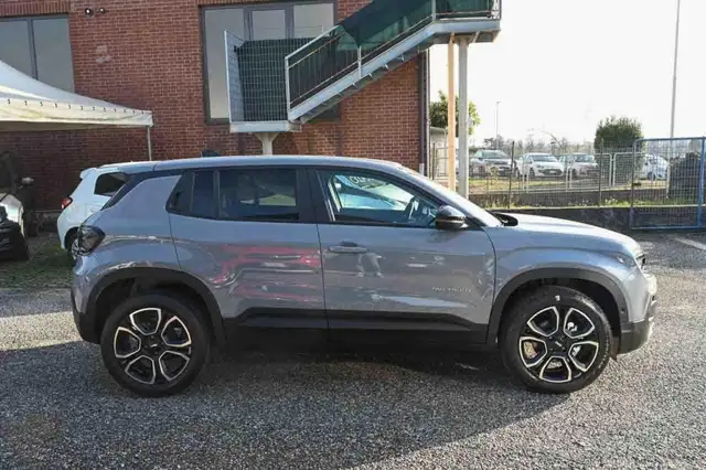 Jeep Avenger view 4