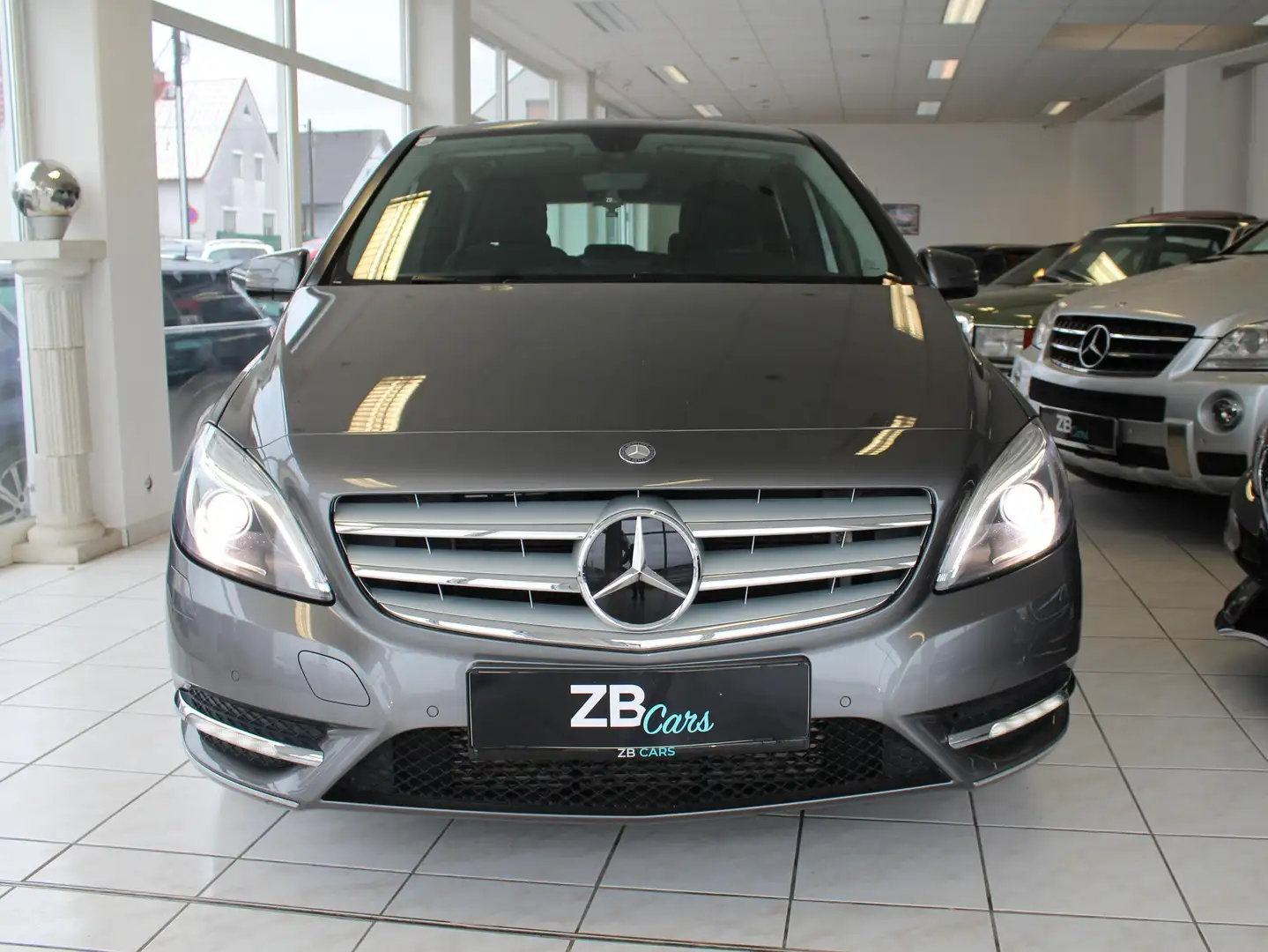 Mercedes-Benz B 180 B 180 CDI // NAVI // Tempomat // Xenon Grau - 2