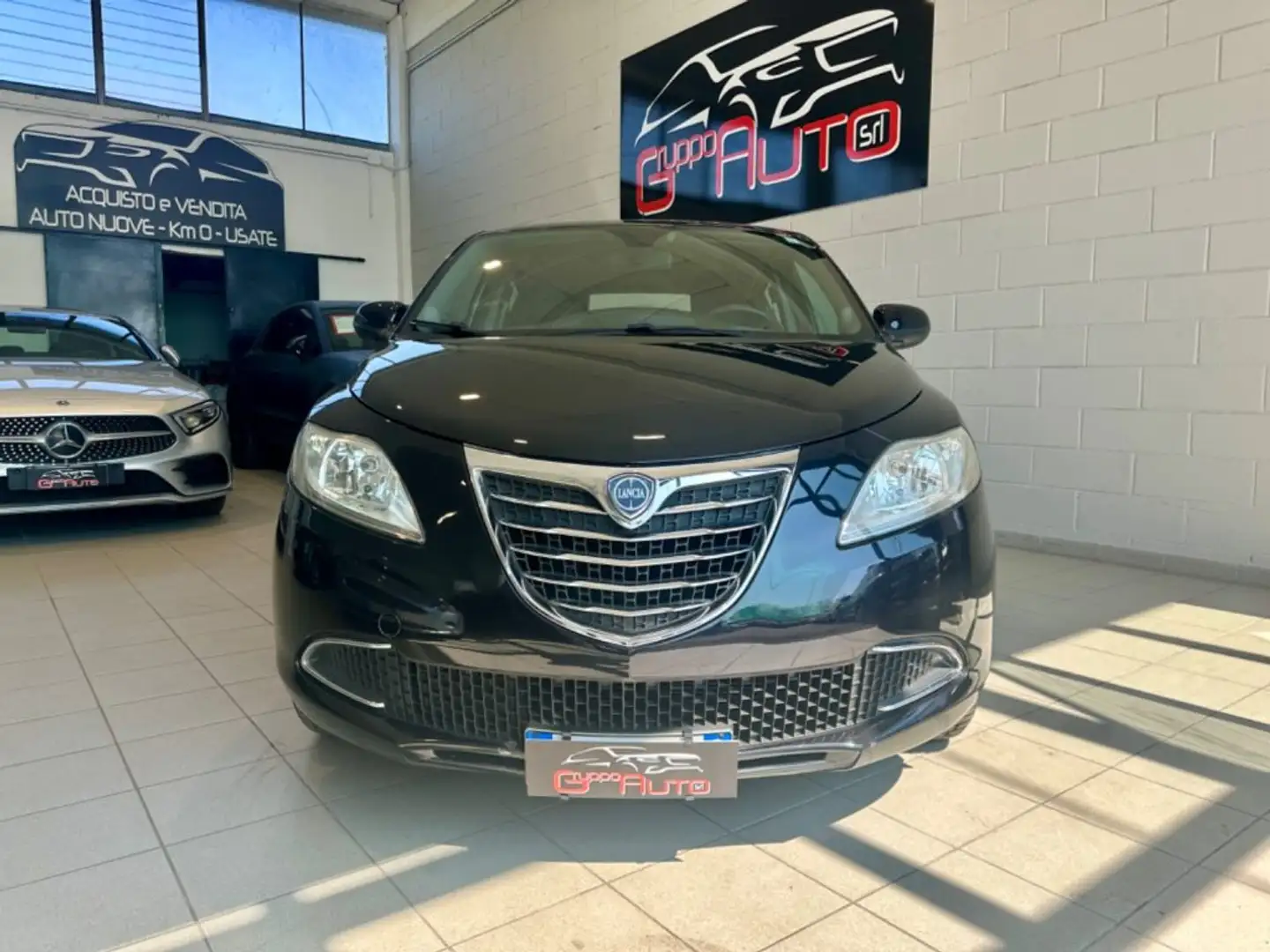 Lancia Ypsilon 1.2 69CV S&S Silver *NEOPAT*SENSORI POSTERIORI* Nero - 2