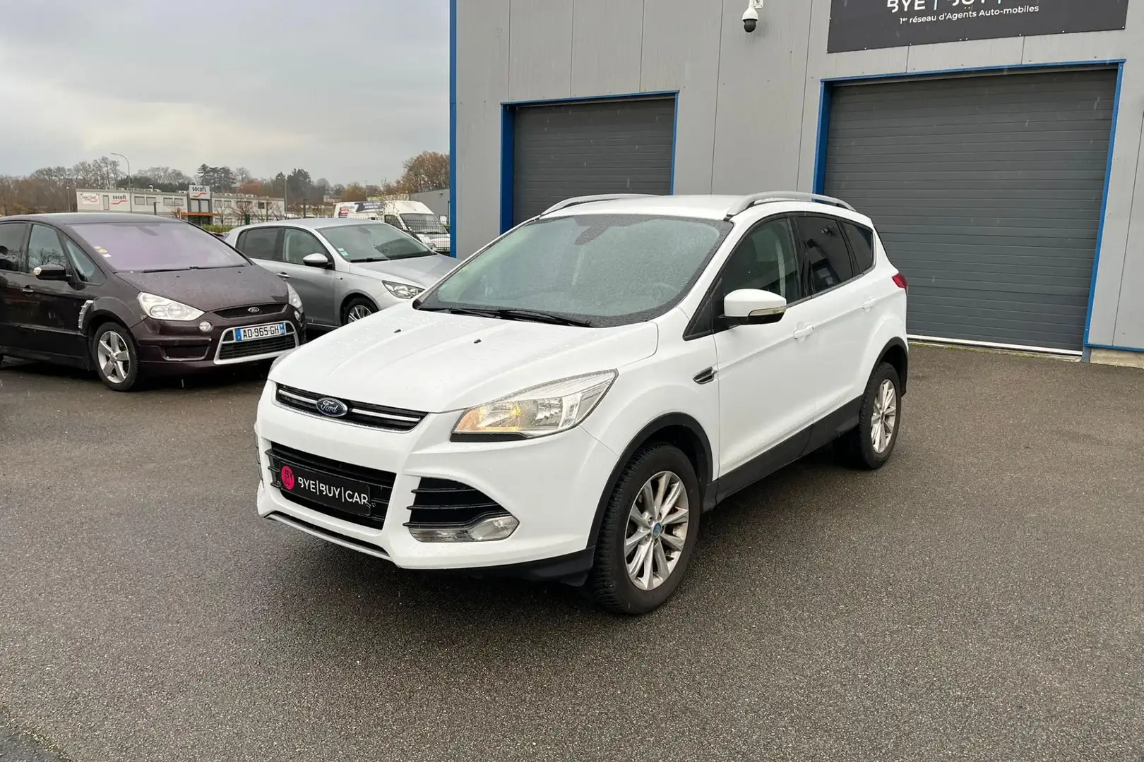 Ford Kuga 2.0 TDCi 150 ch 4x4 Titanium DISTRIBUTION OK GARANTIE 12 MOIS Blanc - 1