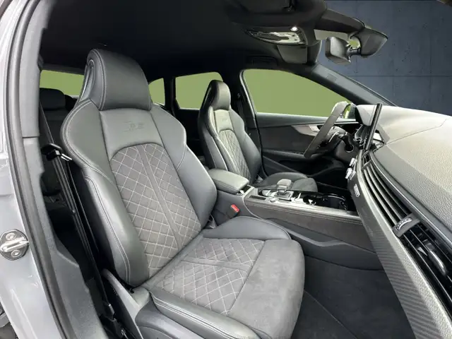 Audi RS4 view 14