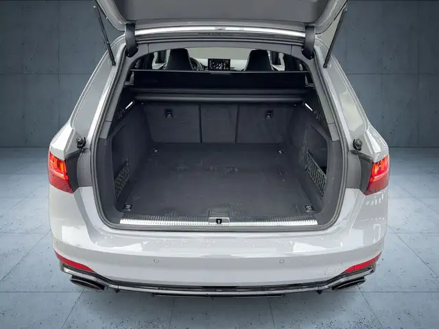 Audi RS4 view 13