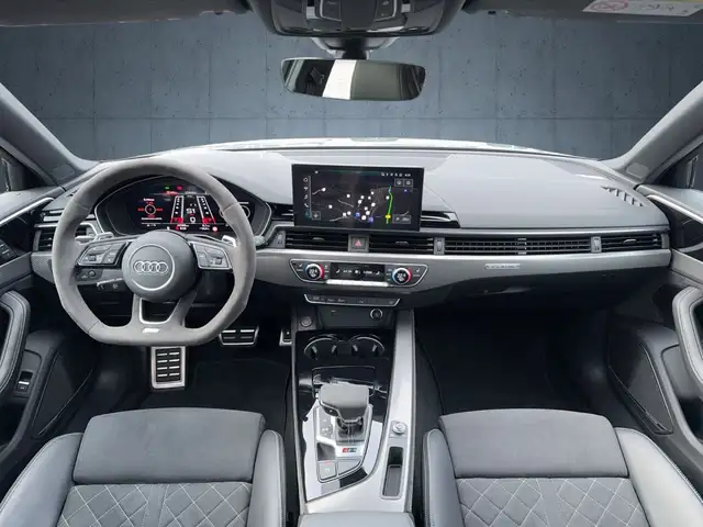 Audi RS4 view 11