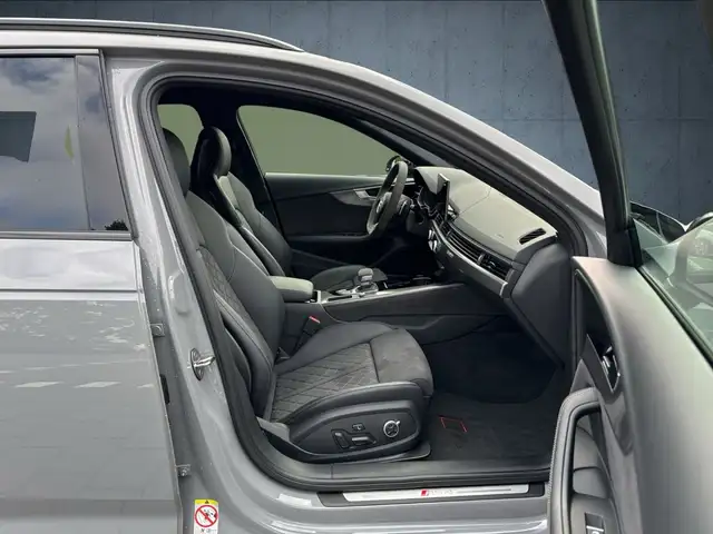 Audi RS4 view 15