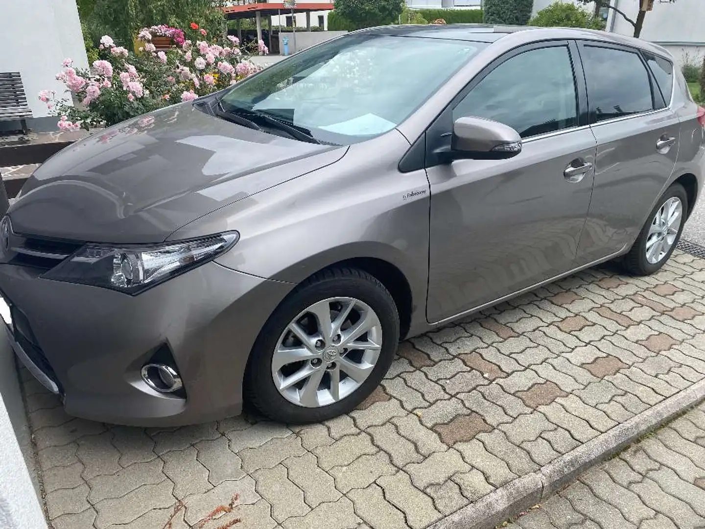 Toyota Auris Auris 2,0 D-4D Active Active Braun - 2