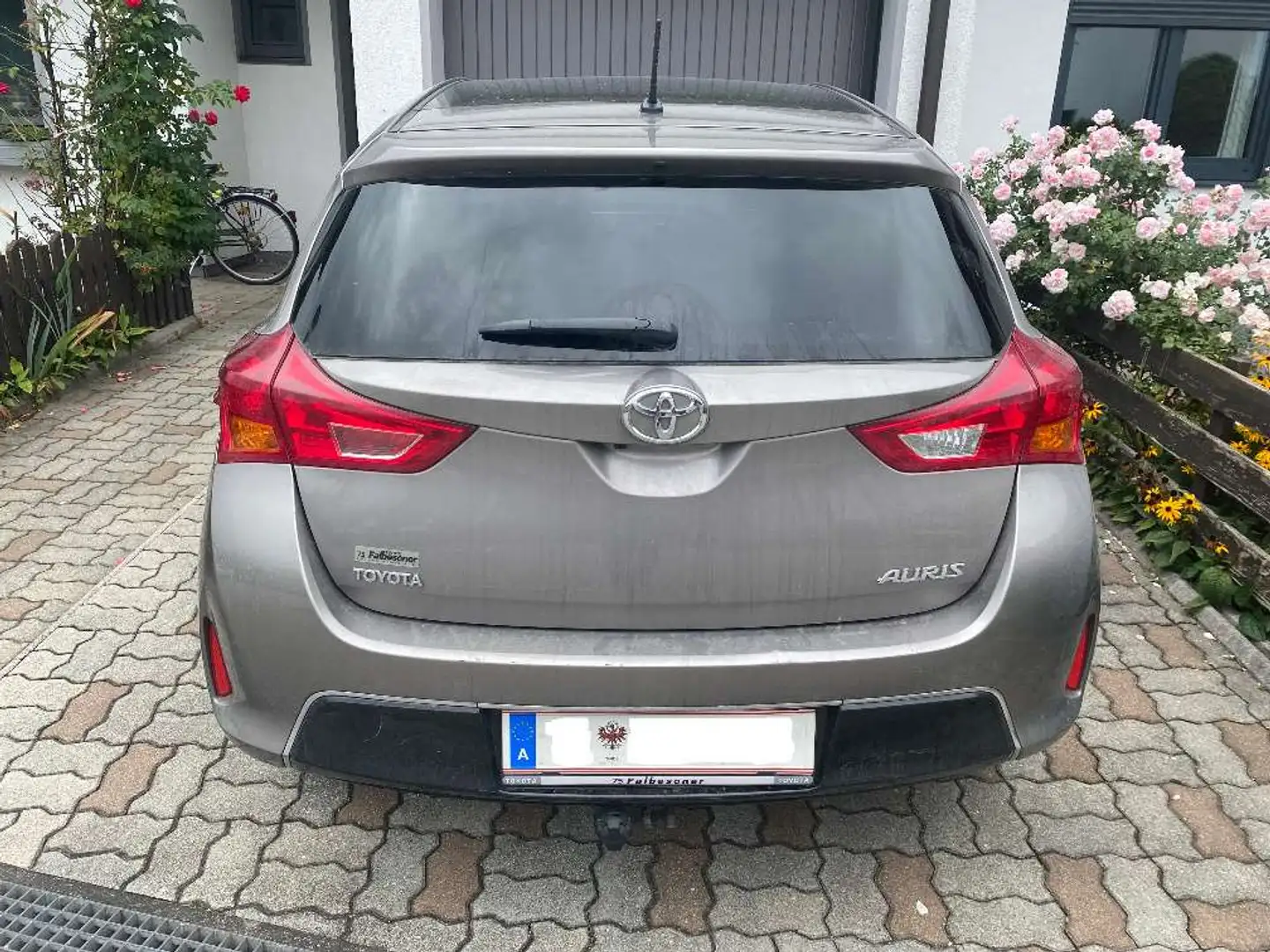 Toyota Auris Auris 2,0 D-4D Active Active Braun - 1