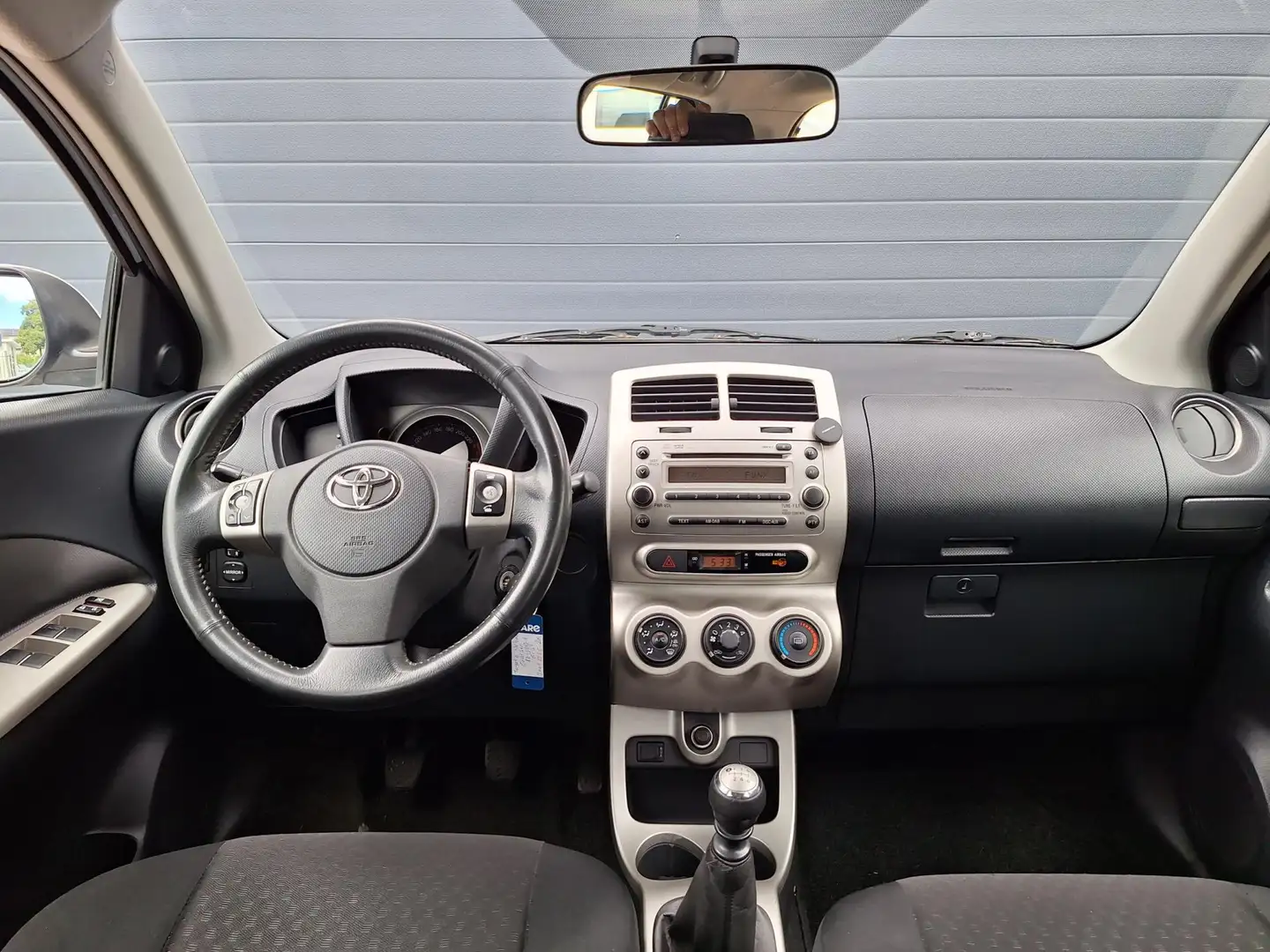 Toyota Urban Cruiser | 1.3 VVT-i Aspiration | Airco | Leuke kilometerst Grijs - 2