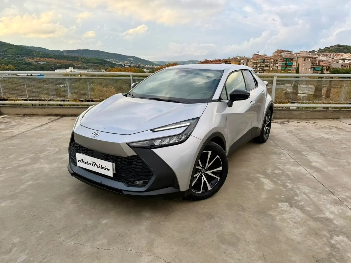 Toyota C-HR 140H Advance Silber - 2