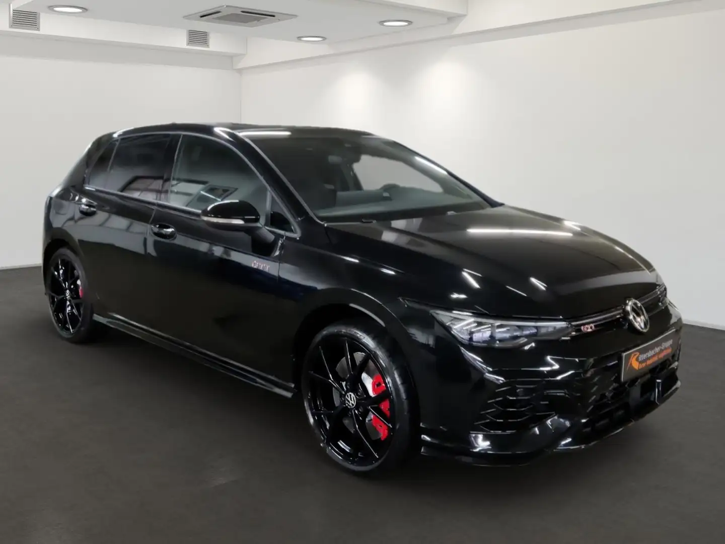 Volkswagen Golf GTI Clubsport 2,0 l TSI OPF 221 kW (300 PS) Чорний - 2