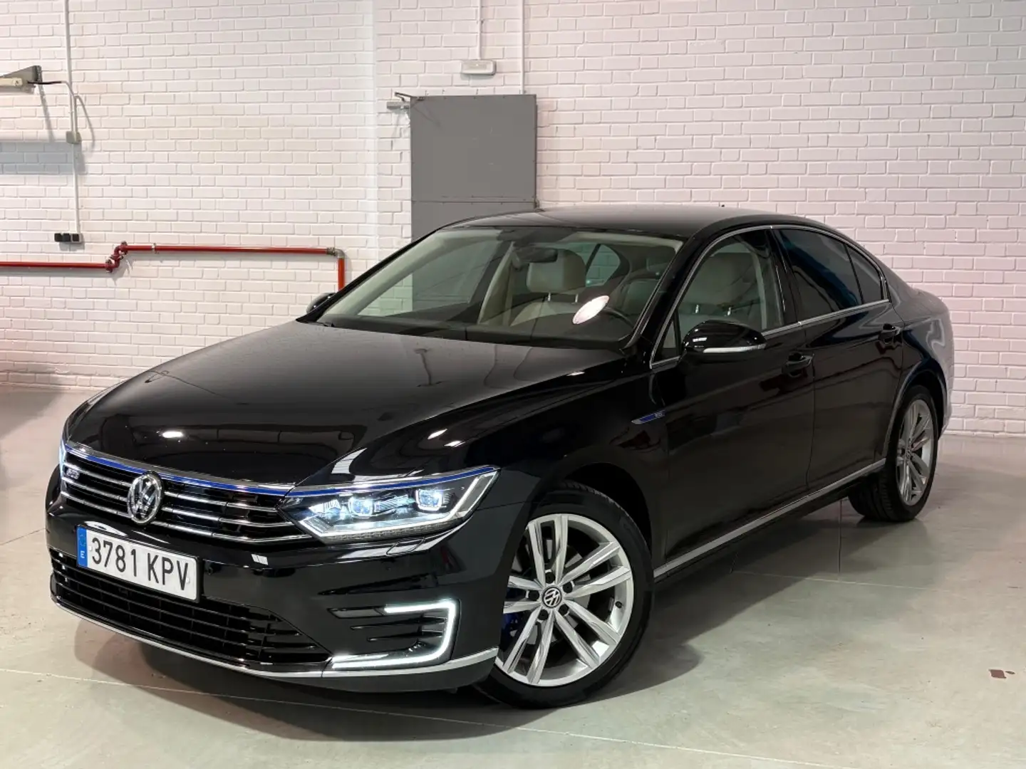 Volkswagen Passat GTE 1.4 TSI Zwart - 2