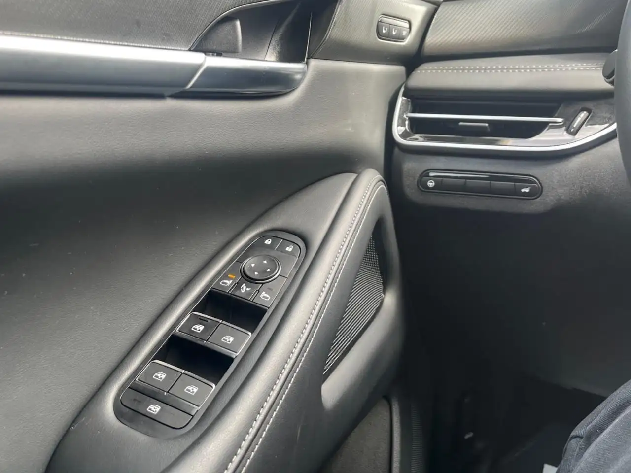 Infiniti QX60 снимка Infiniti QX60