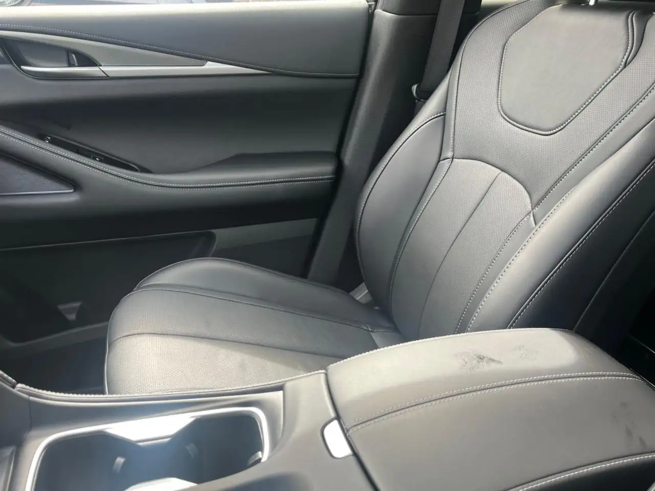 Infiniti QX60 снимка Infiniti QX60
