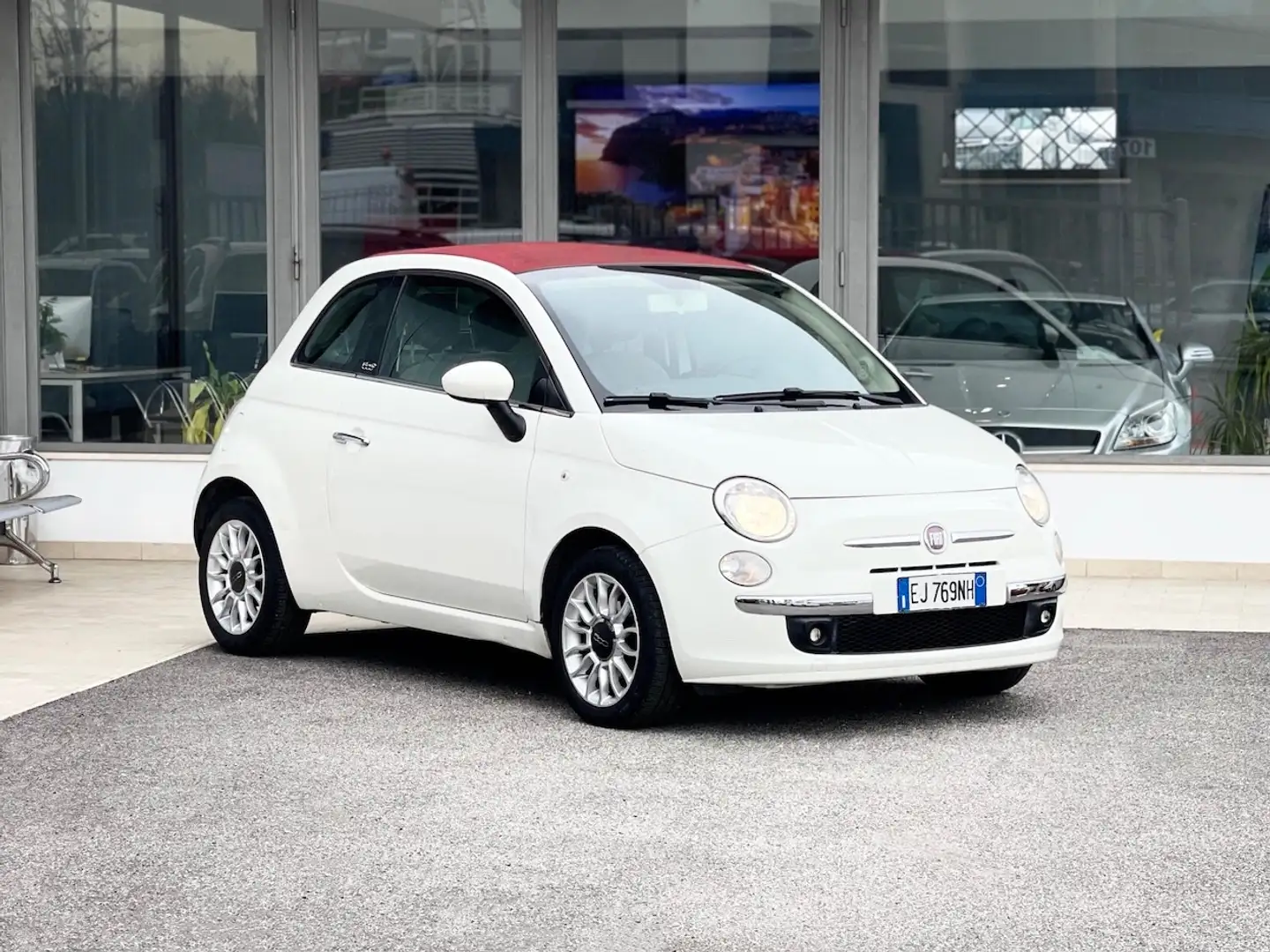 Fiat 500 Cabrio 1.2 Benzina 69CV E5 Automatica - 2011 Wit - 1