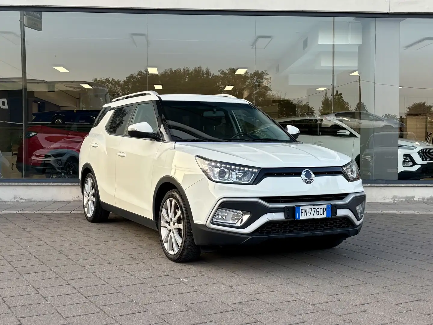 SsangYong XLV XLV 1.6 4WD Bi-fuel GPL Be aut. Weiß - 1