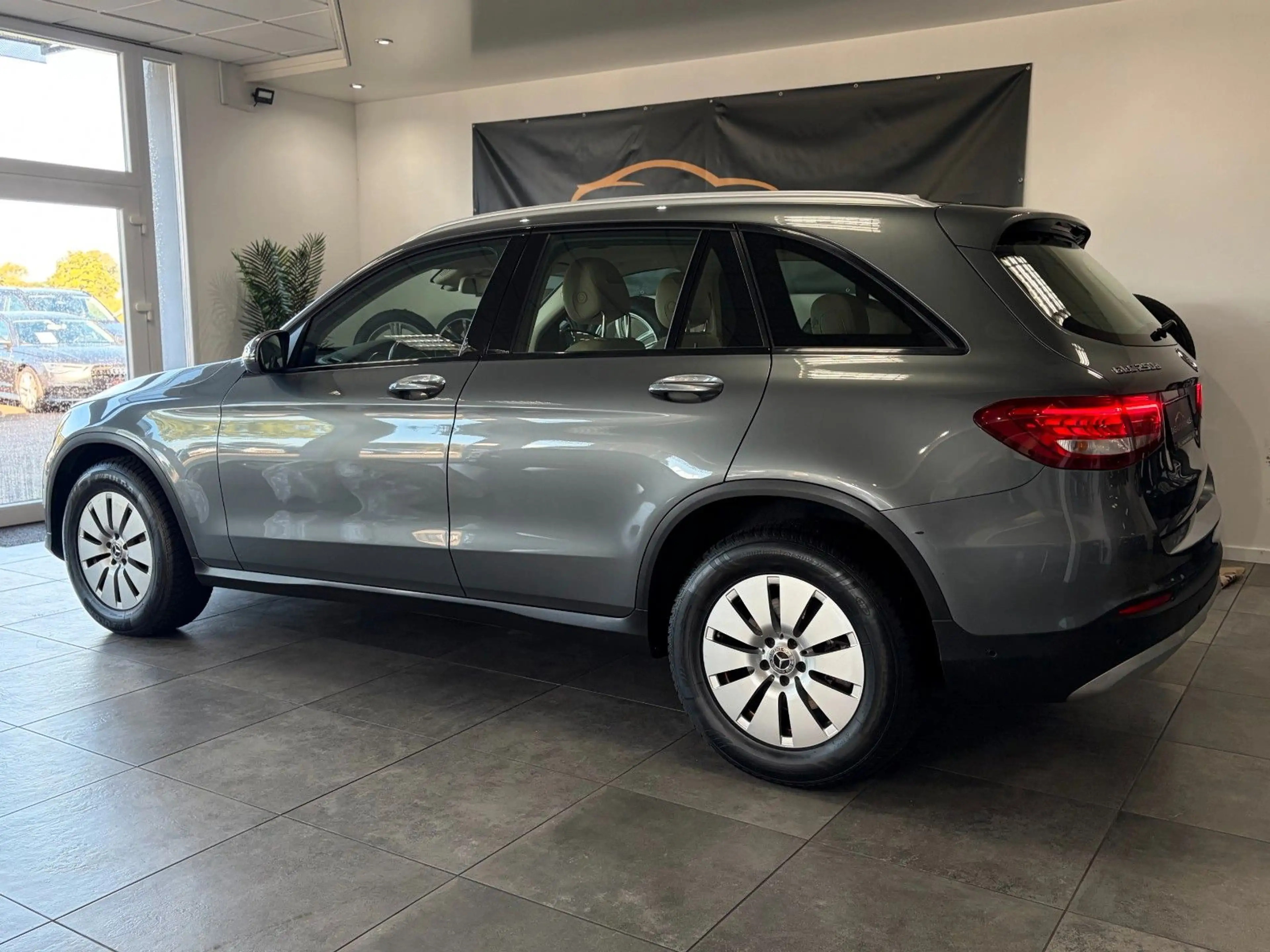 Mercedes-Benz GLC 250 *4matic*AHK*Pano*Comand*Burm*Distro*360°* — photo 11