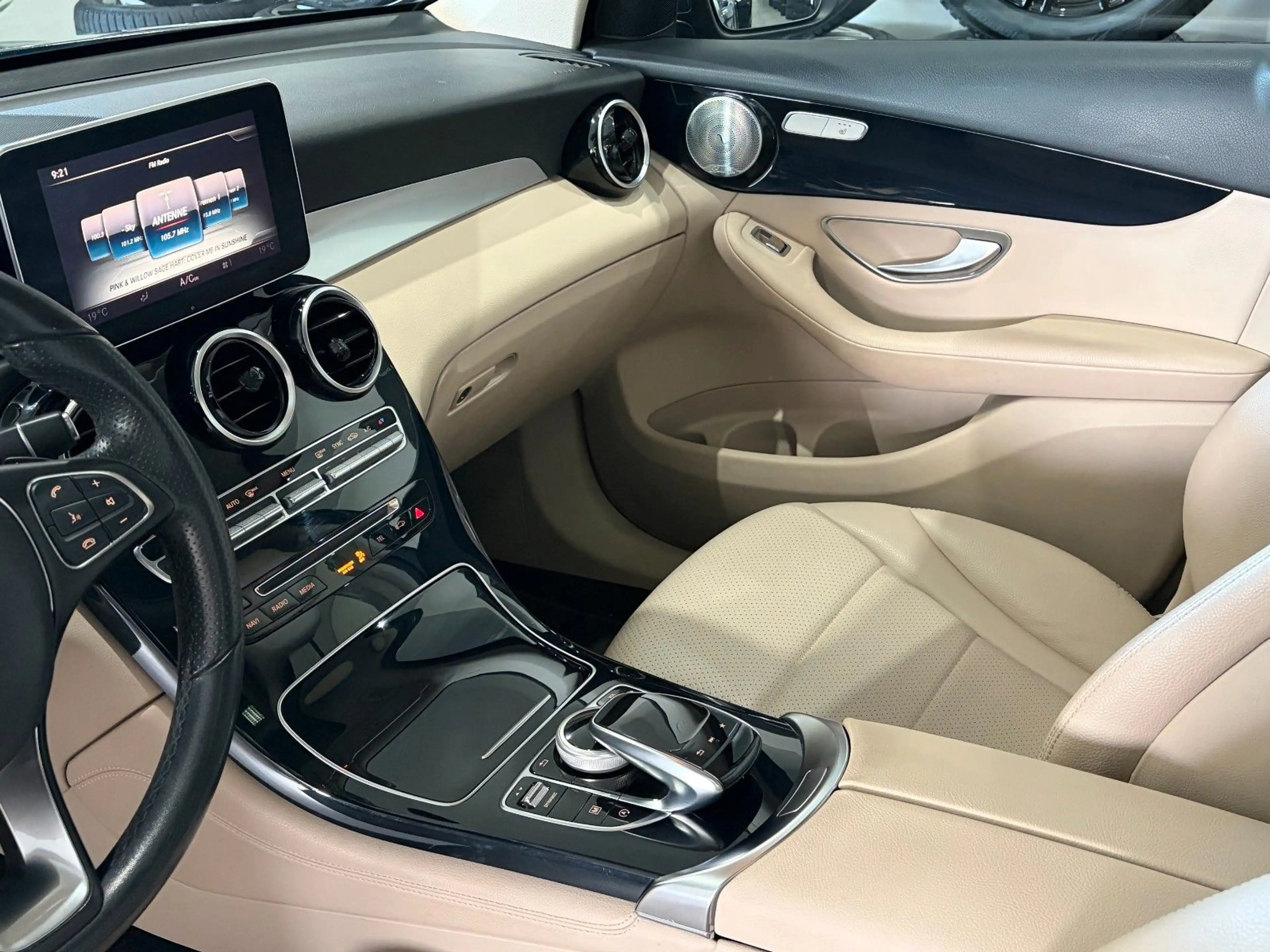 Mercedes-Benz GLC 250 *4matic*AHK*Pano*Comand*Burm*Distro*360°* — photo 19
