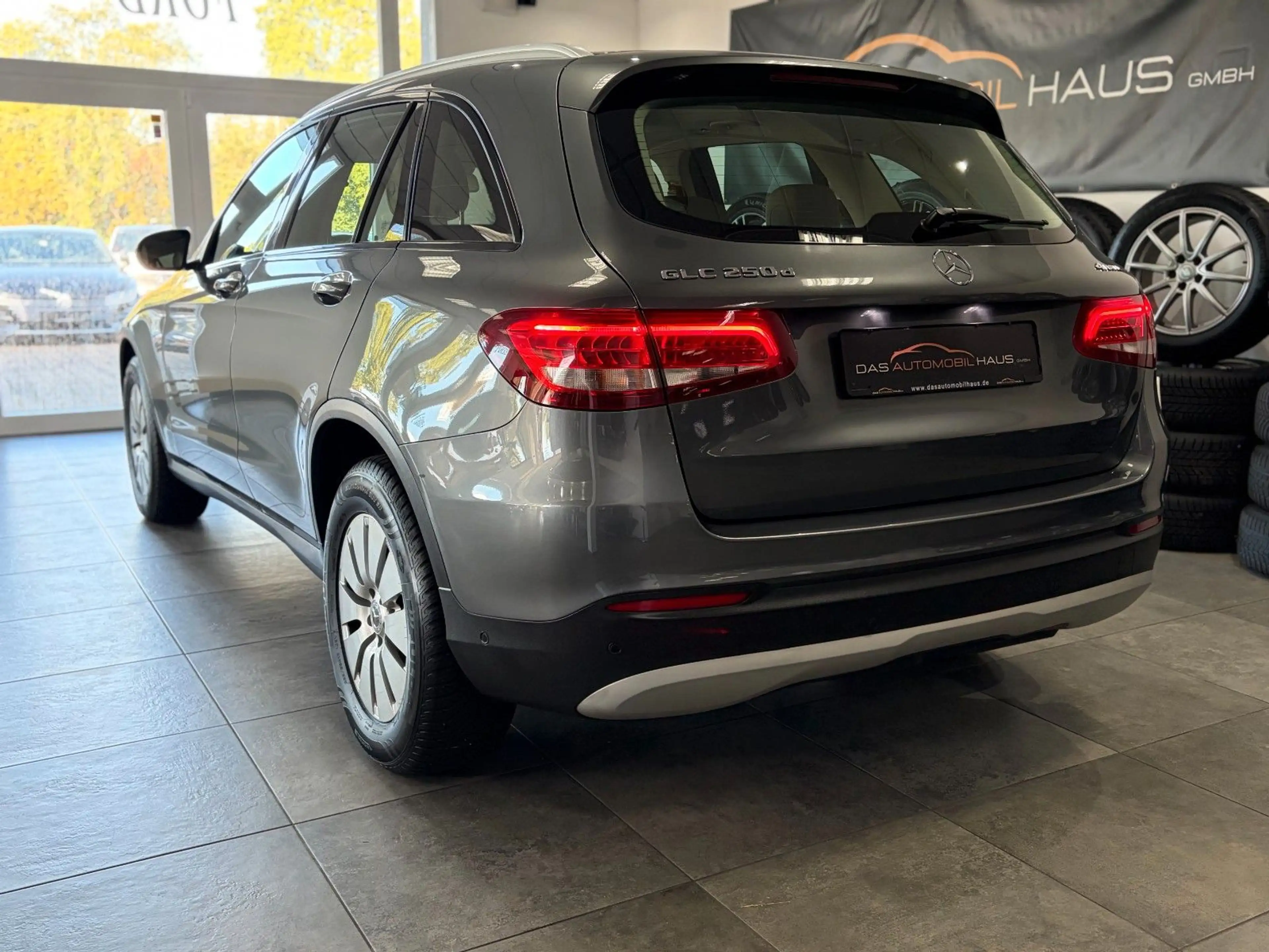 Mercedes-Benz GLC 250 *4matic*AHK*Pano*Comand*Burm*Distro*360°* — photo 12