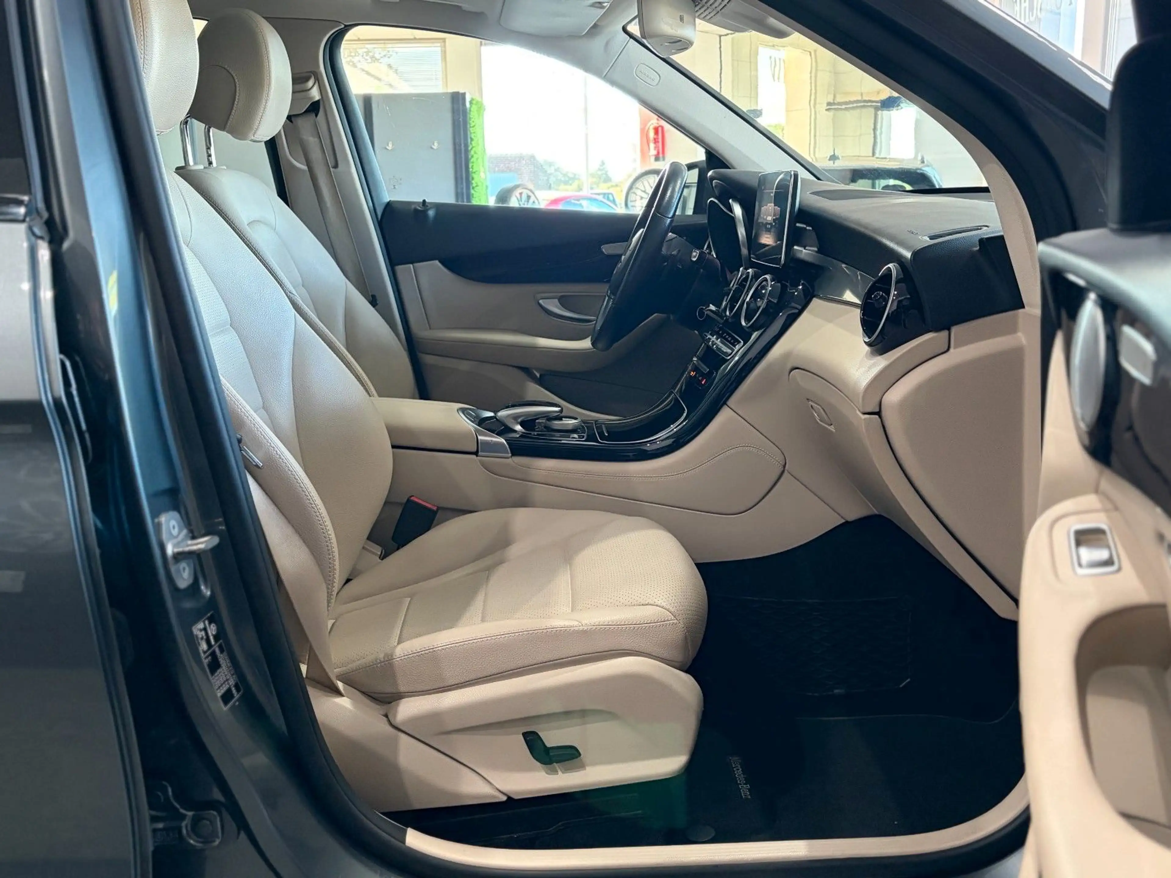 Mercedes-Benz GLC 250 *4matic*AHK*Pano*Comand*Burm*Distro*360°* — photo 16
