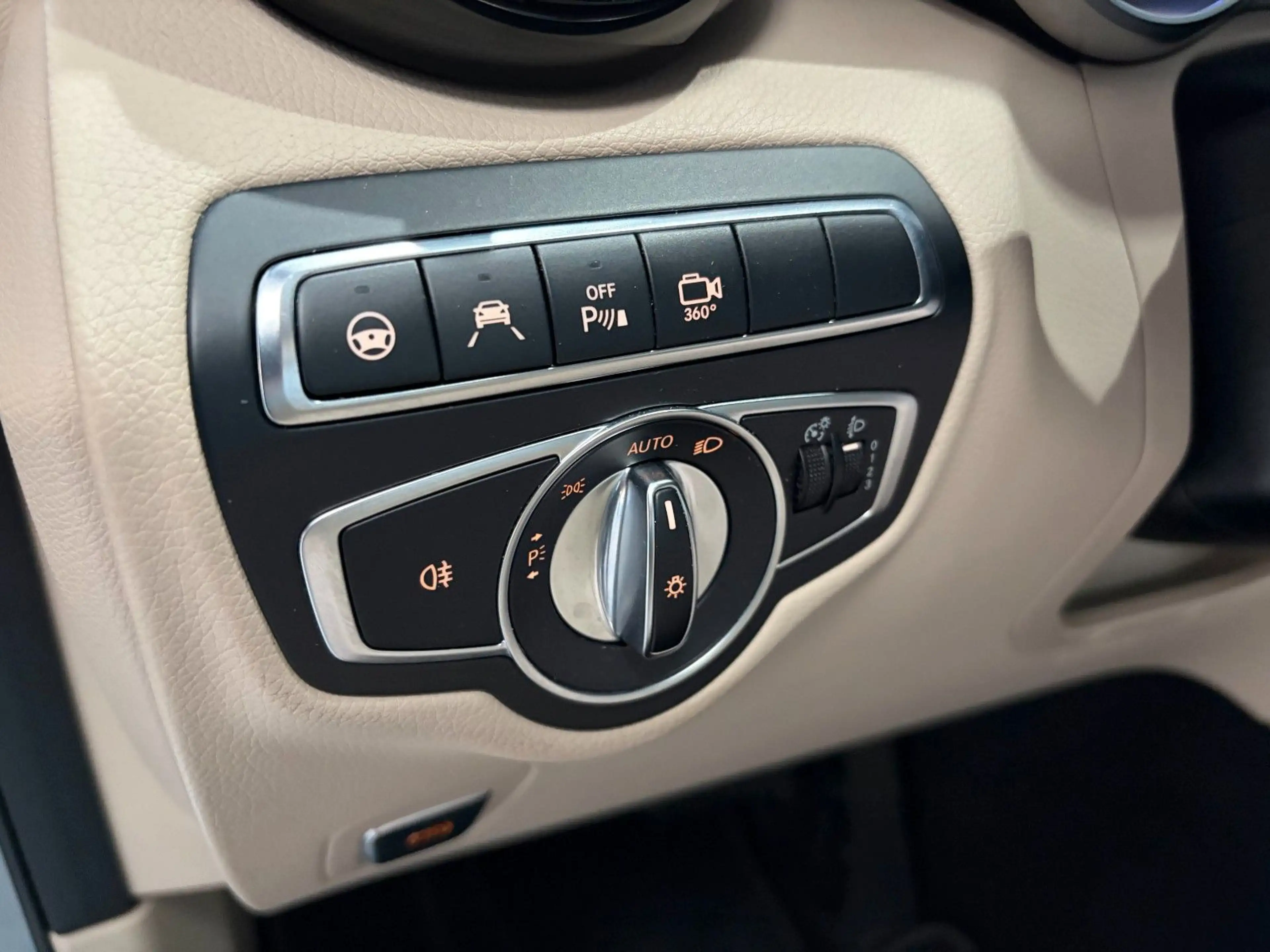 Mercedes-Benz GLC 250 *4matic*AHK*Pano*Comand*Burm*Distro*360°* — photo 23