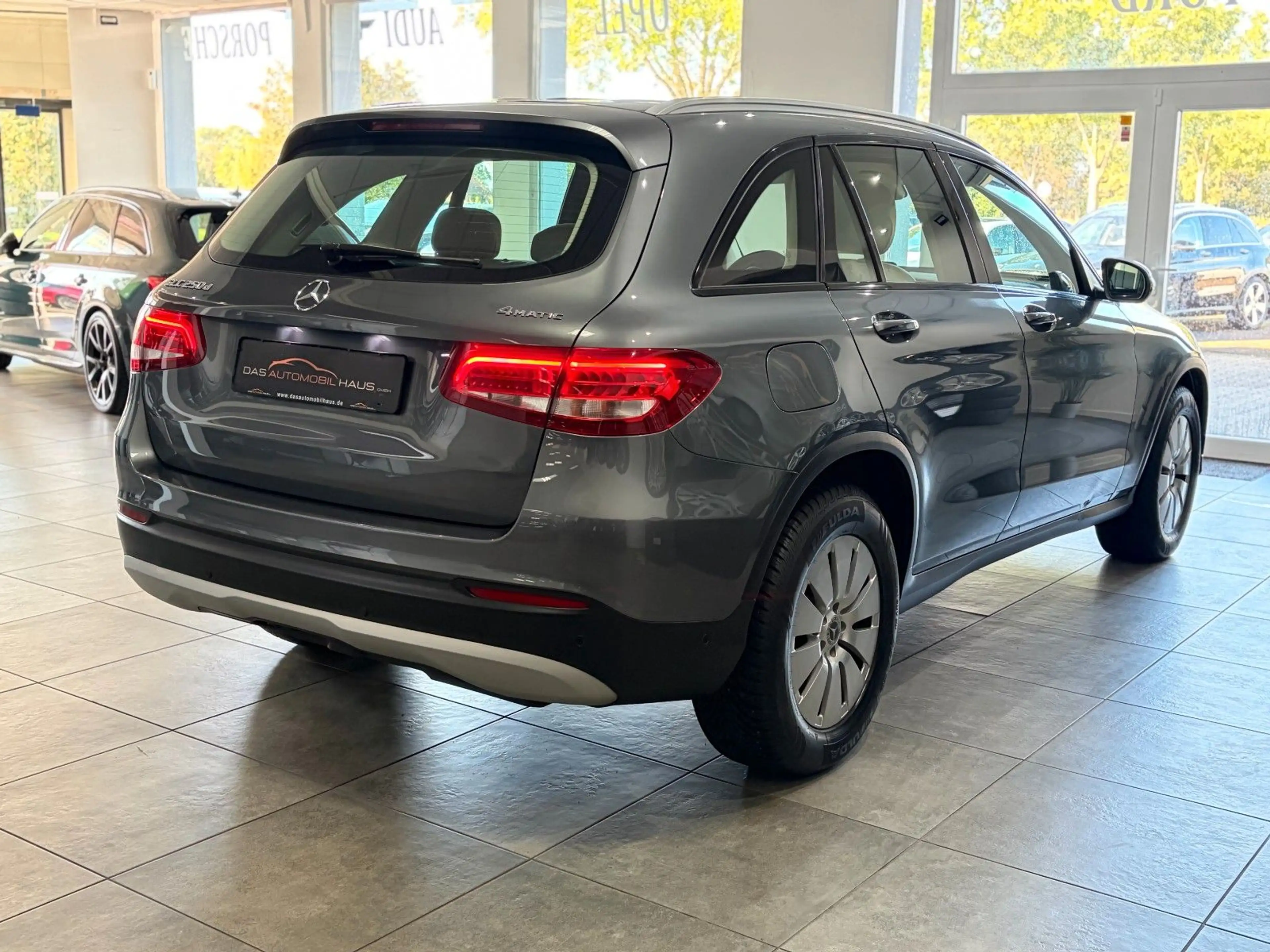 Mercedes-Benz GLC 250 *4matic*AHK*Pano*Comand*Burm*Distro*360°* — photo 15