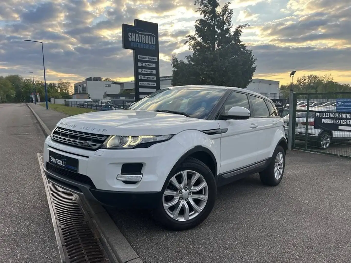 Land Rover Range Rover Evoque 2.0 Si4 16V 4WD BVA9 240cv Dynamique 5Portes Boîte Blanc - 1