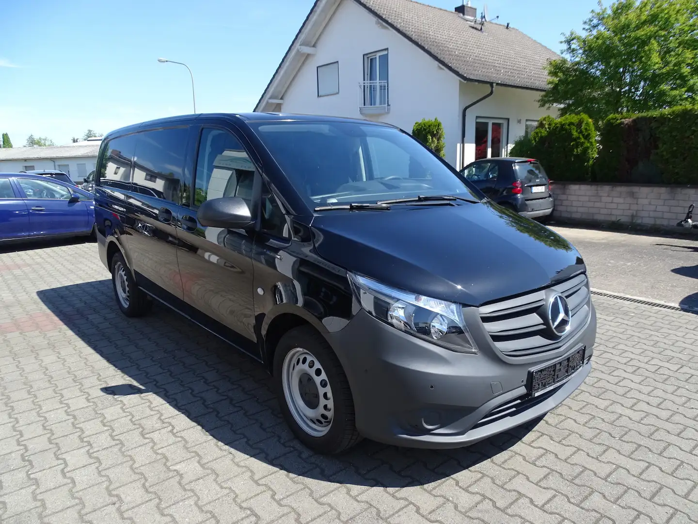 Mercedes-Benz Vito 112 lang NEU TZ 60 kW/DC Laden 80 kW Klima, Rückfa Schwarz - 1