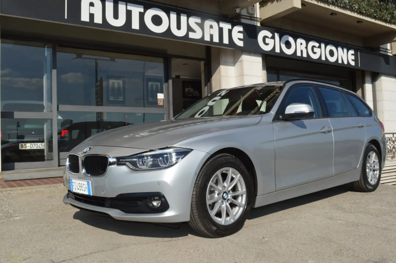 BMW 318 318d Touring Business Advantage automatica EURO 6 Argento - 1