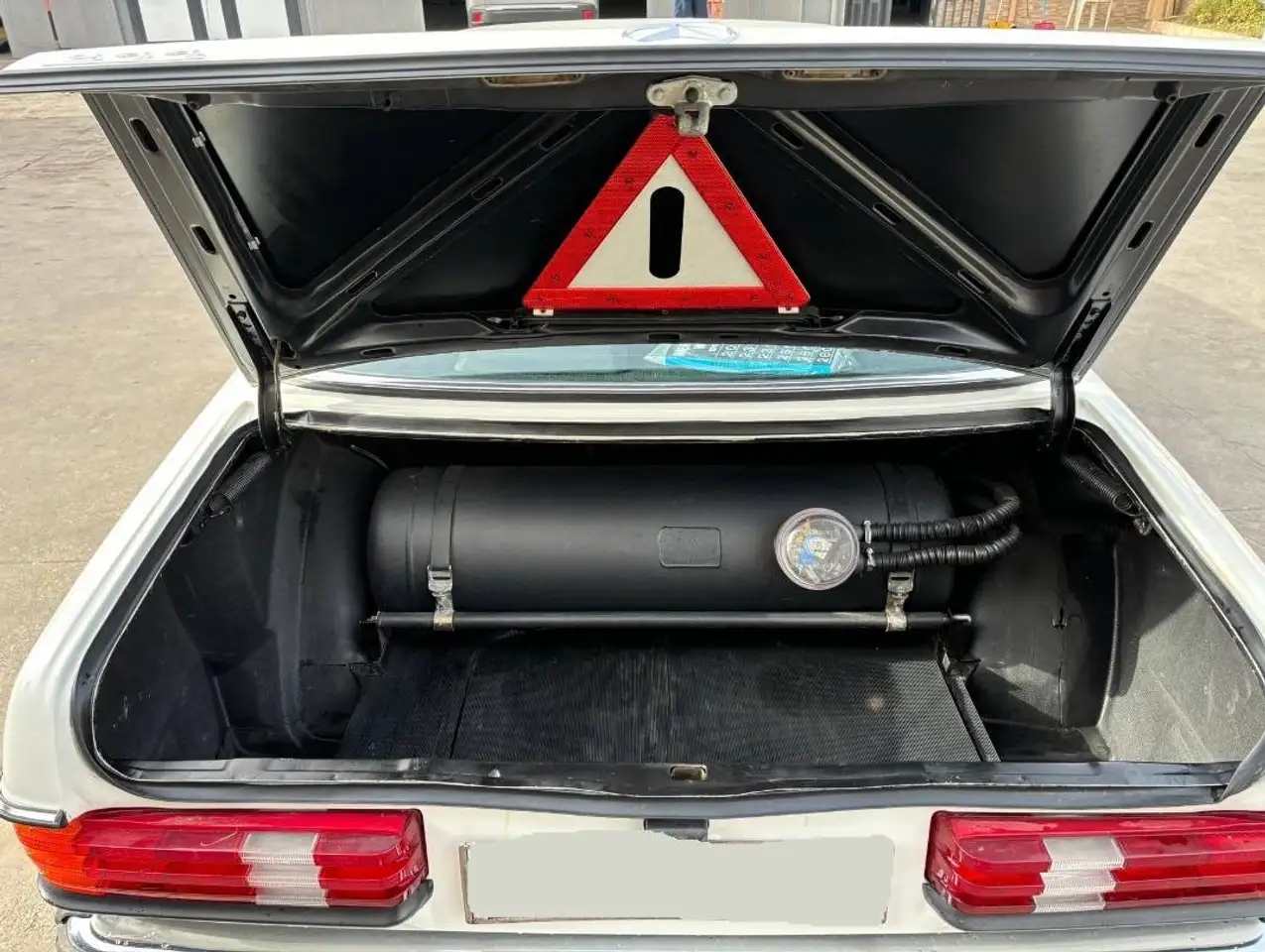 Mercedes-Benz - 200 W123, foto 4