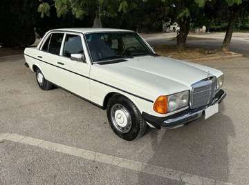 Mercedes-Benz - 200 W123