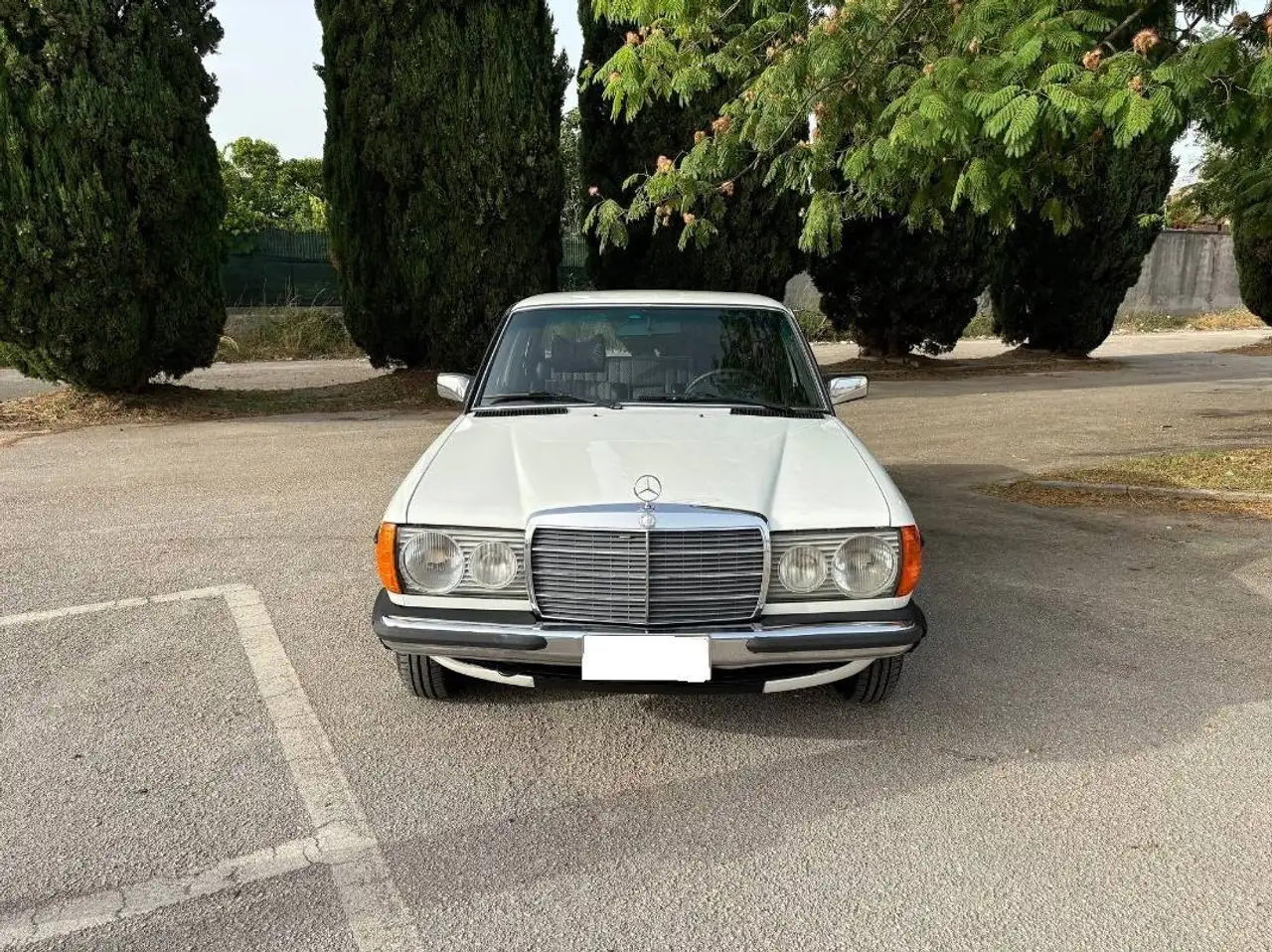Mercedes-Benz - 200 W123, foto 10