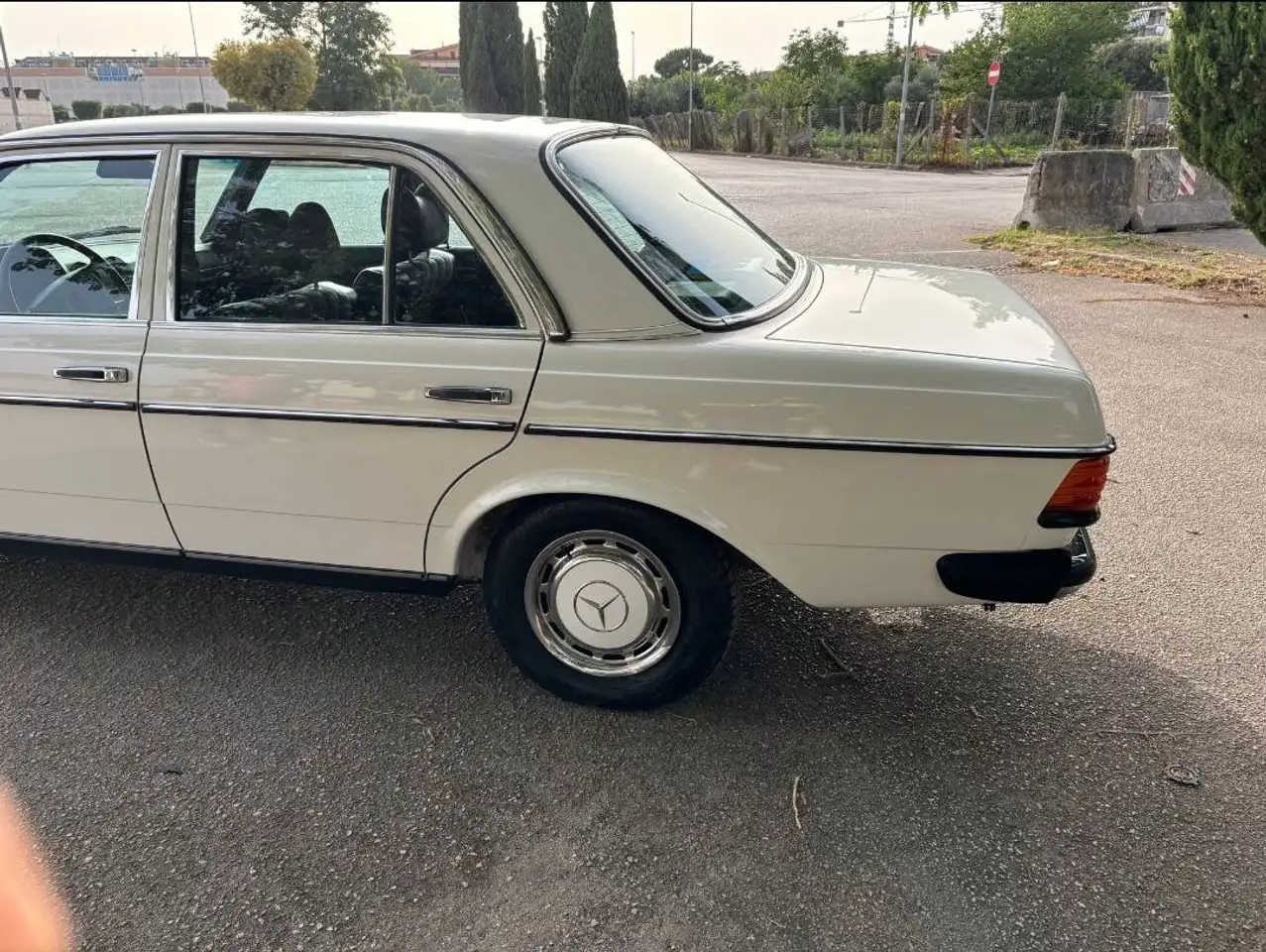 Mercedes-Benz - 200 W123, foto 3
