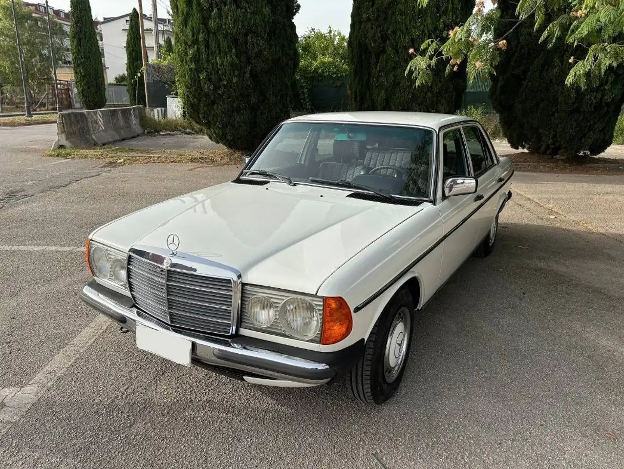 Mercedes-Benz - 200 W123, foto 7