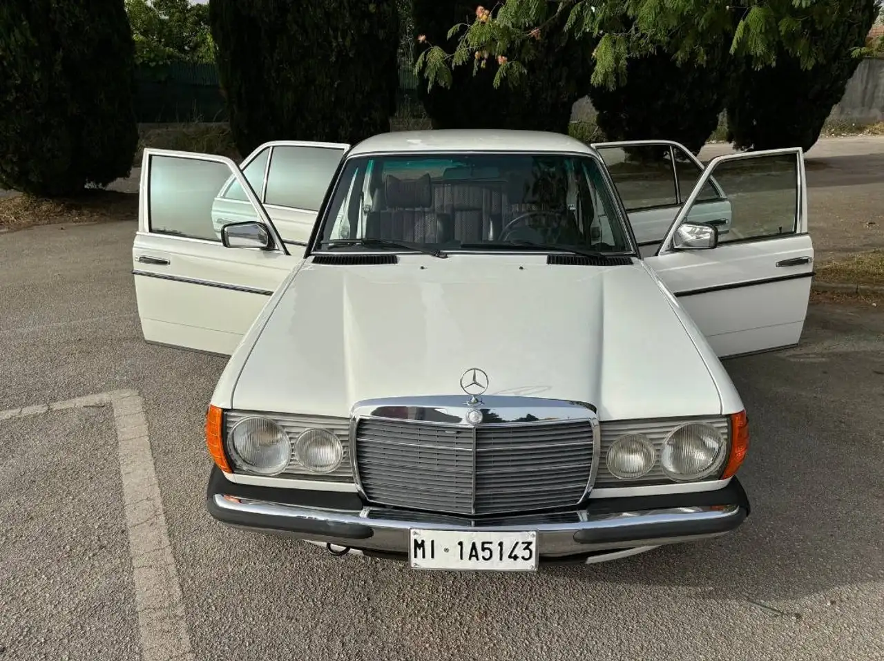 Mercedes-Benz - 200 W123, foto 5