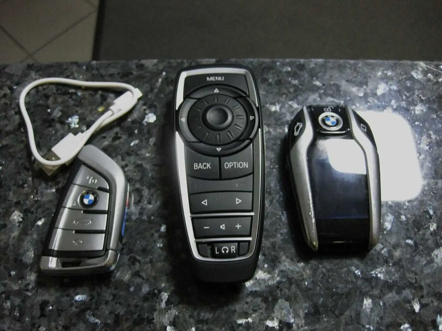 BMW M550 d xDrive Sport-Aut. 8fach Top Ausst. Schwarz - 2