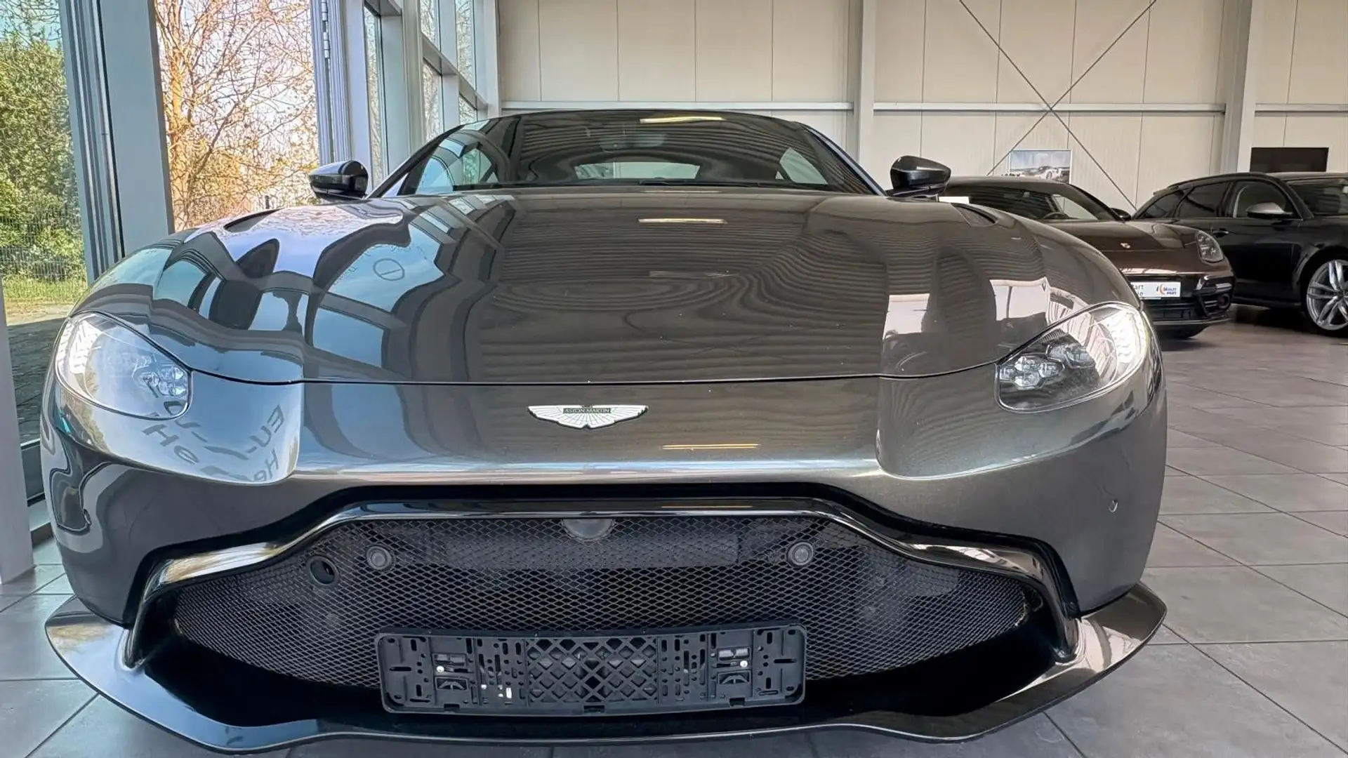 애스턴마틴 밴티지 V8 Coupe 2020 블랙 사진 2