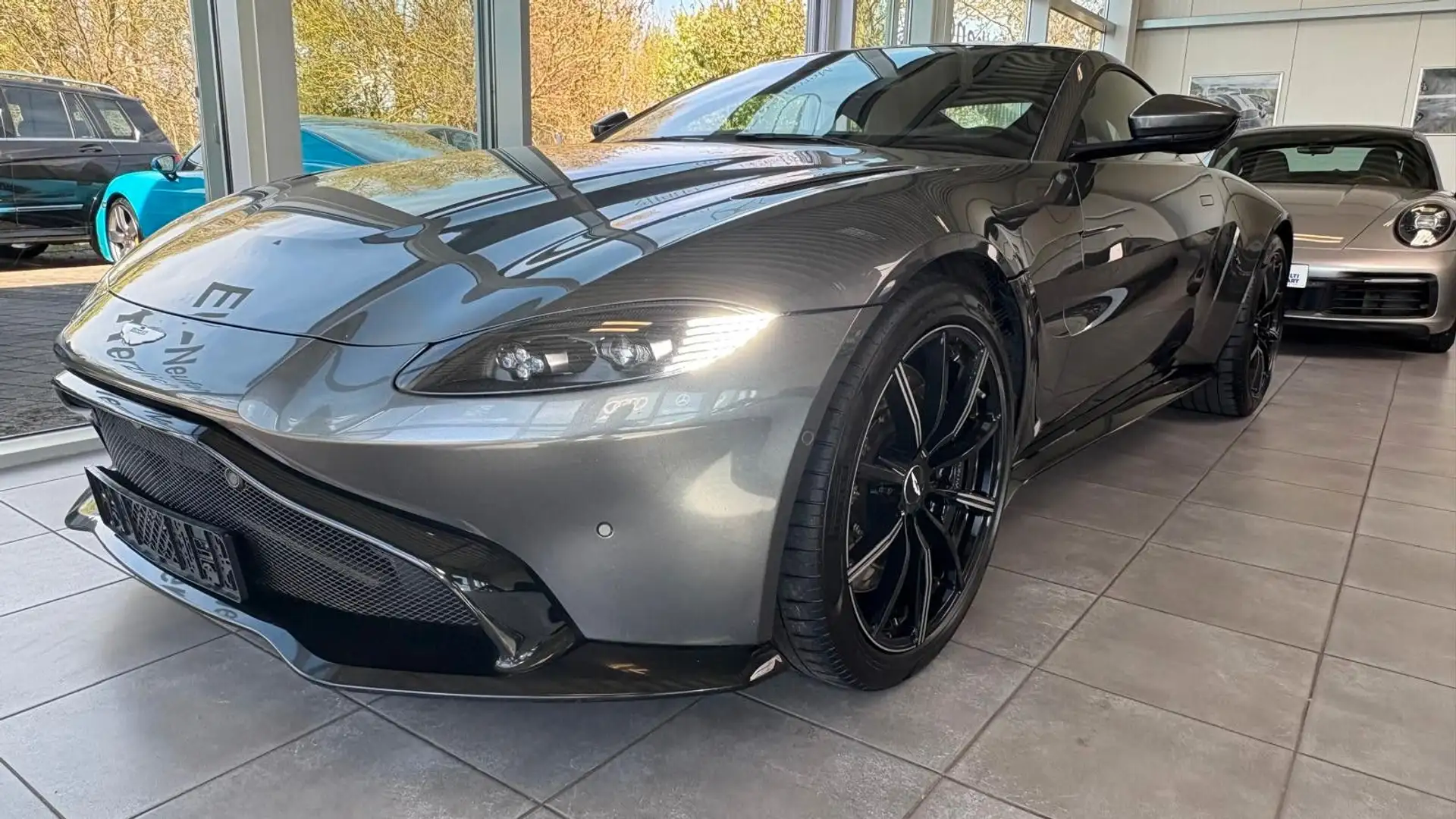 애스턴마틴 밴티지 V8 Coupe 2020 블랙 사진 3