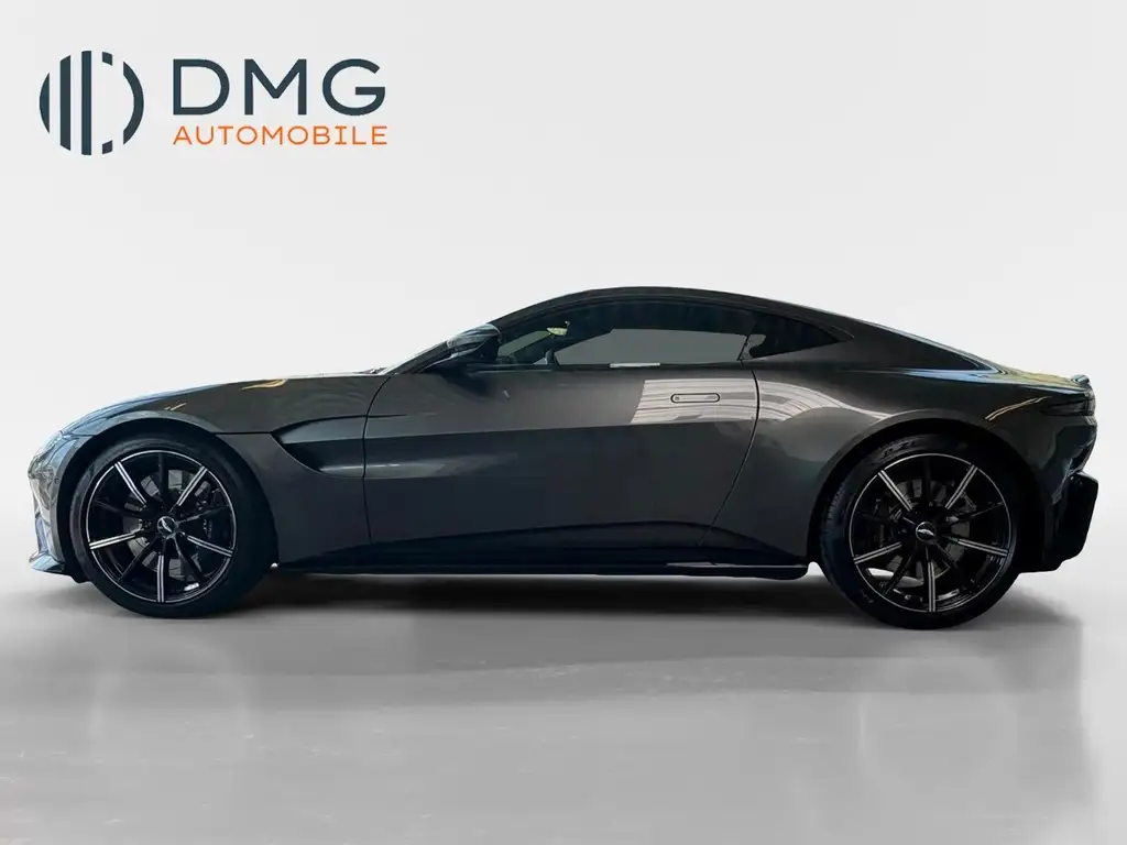 Aston Martin V8