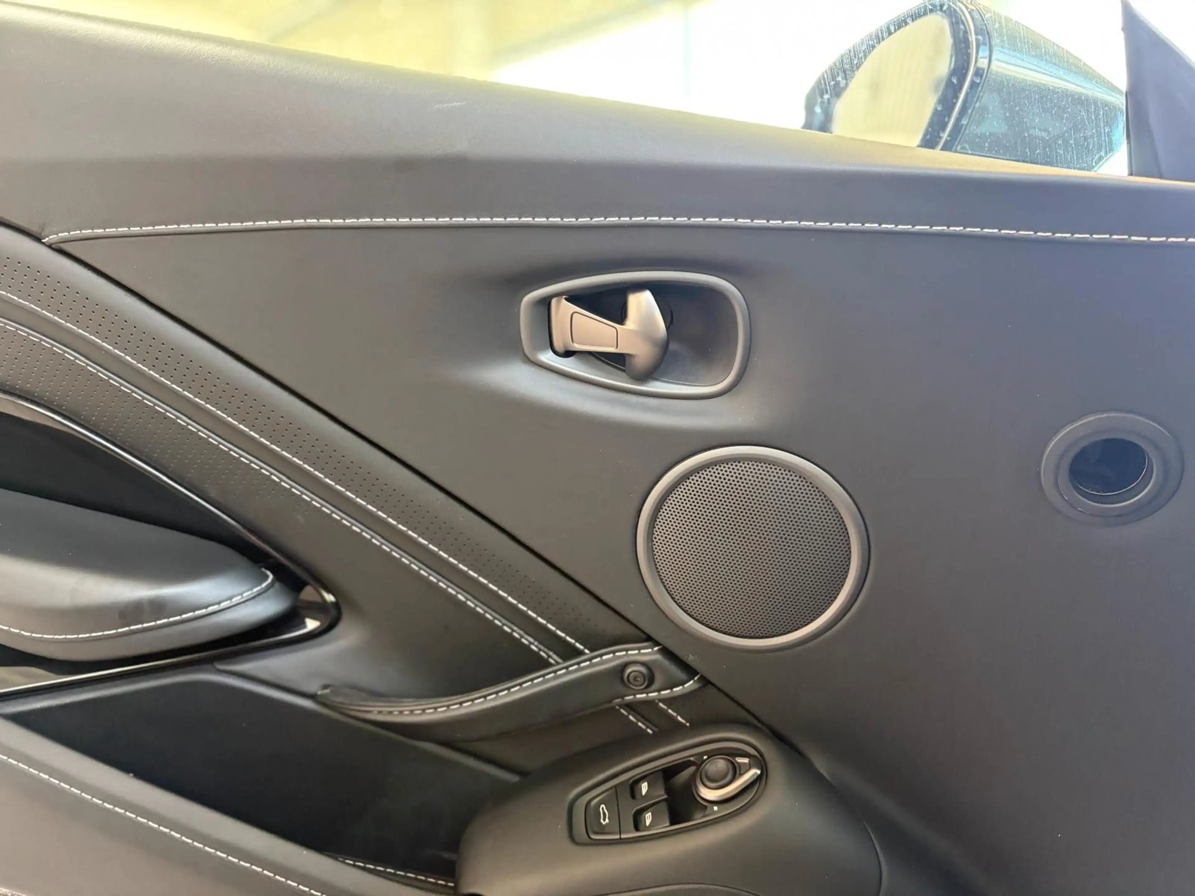 Aston Martin V8 4.0 V8 voll sehr gepflegt — photo 15