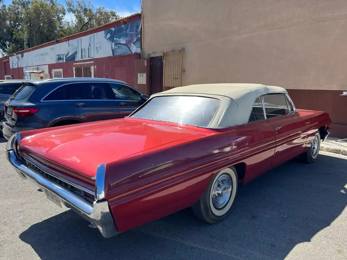 Pontiac Bonneville Rot - 2