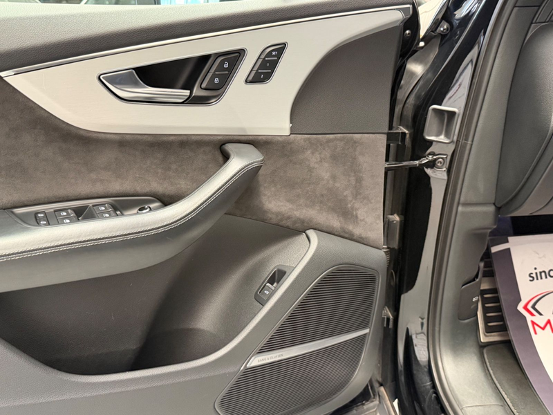 Audi Q7 55TFSI quattro S LINE 7SITZ/S-SITZE/SOFT/PANO — photo 12