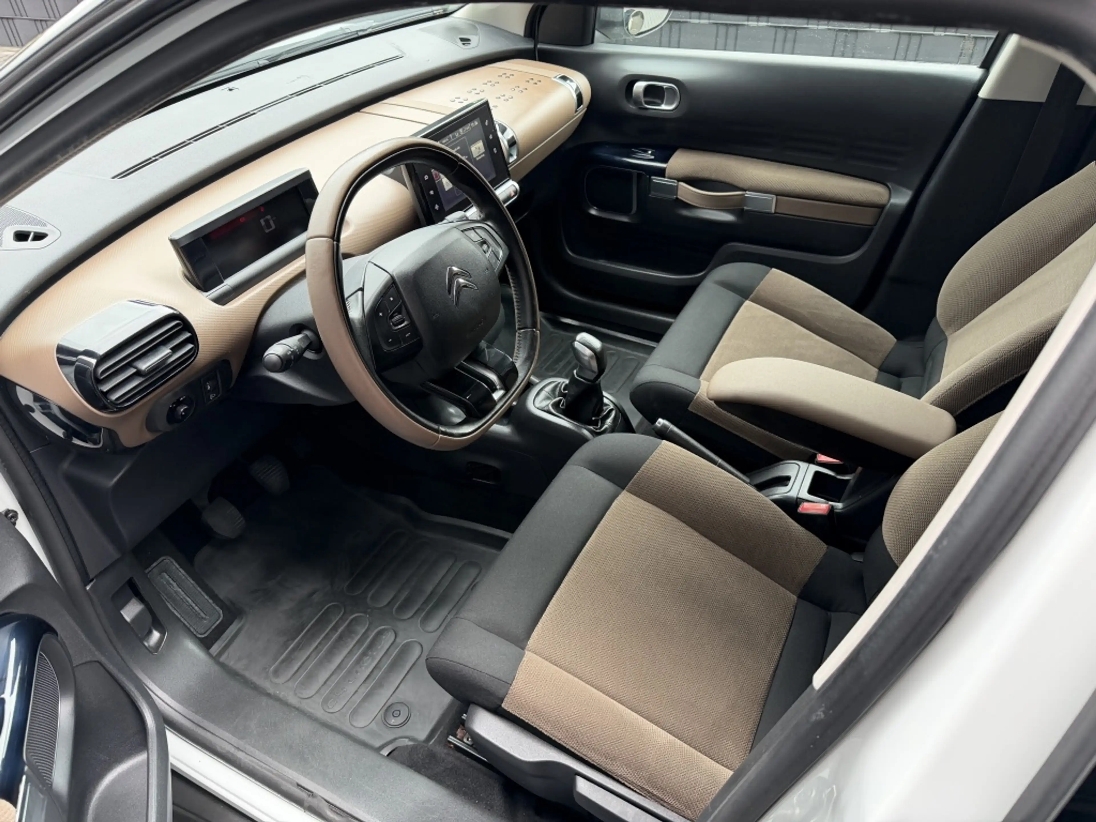 Citroen C4 Cactus 1.2 PureTech Shine| CAMERA| NIEUWE RIEM| NAP| 2017 — photo 9