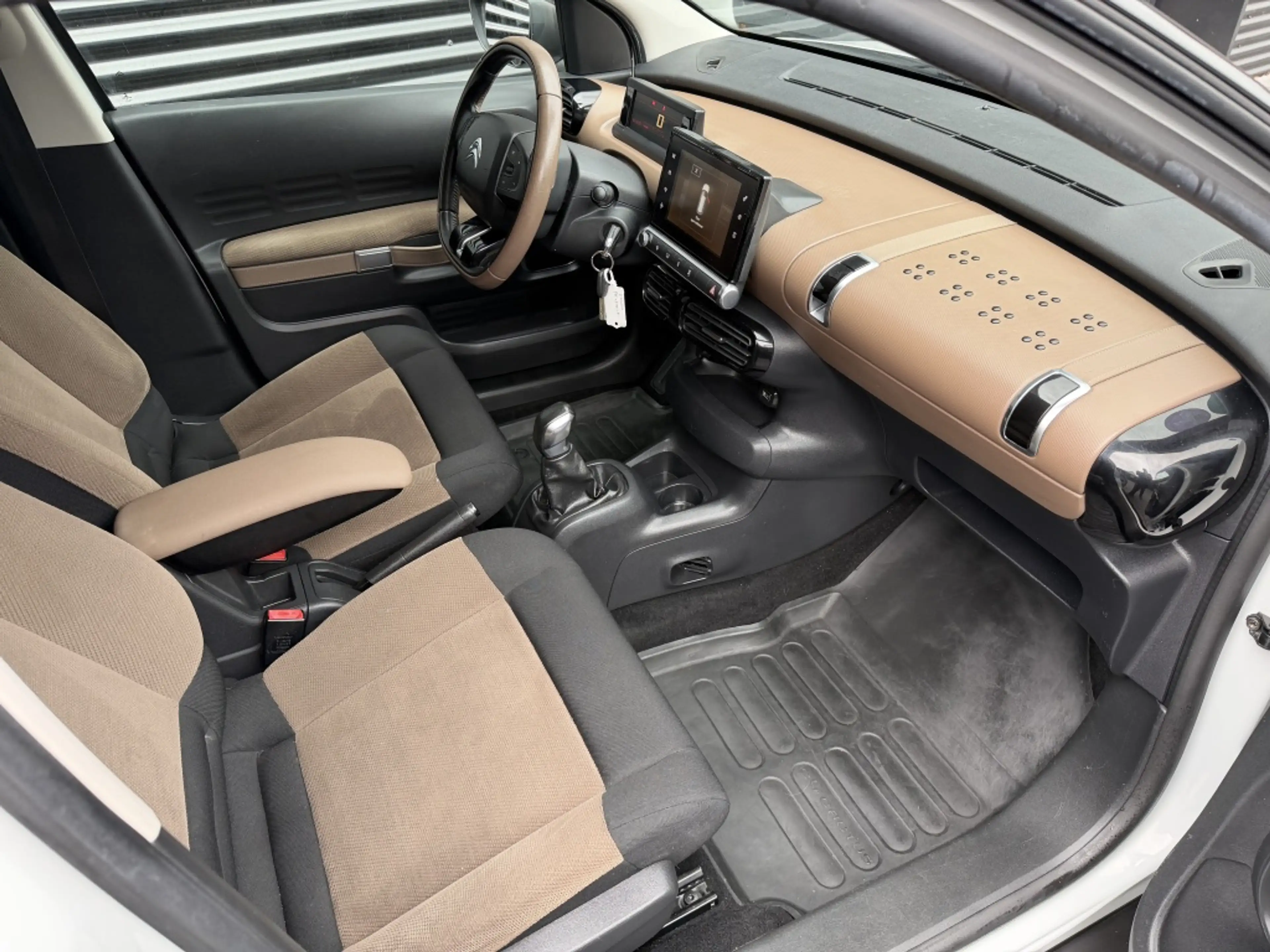 Citroen C4 Cactus 1.2 PureTech Shine| CAMERA| NIEUWE RIEM| NAP| 2017 — photo 11
