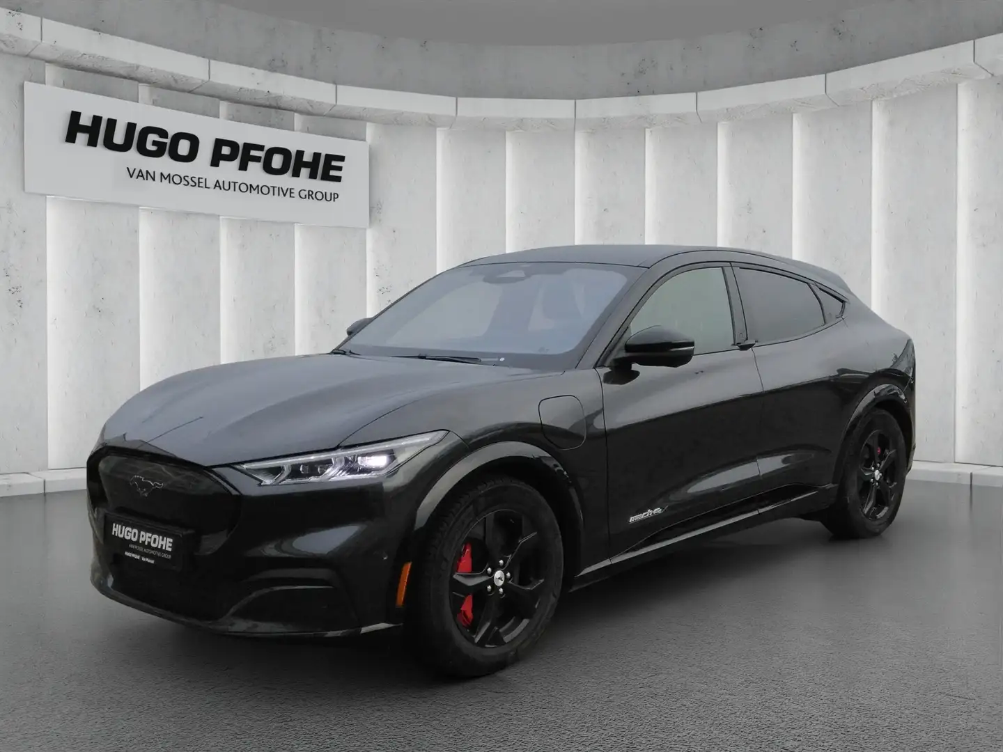 Ford Mustang Mach-E AWD Šedá - 1