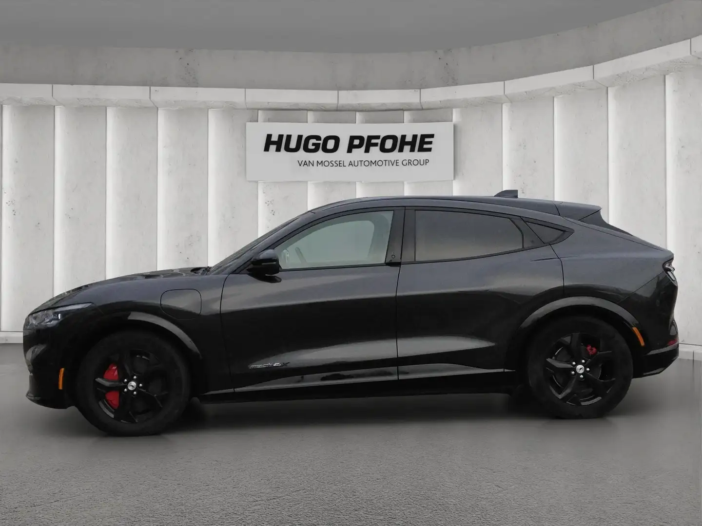 Ford Mustang Mach-E AWD Šedá - 2