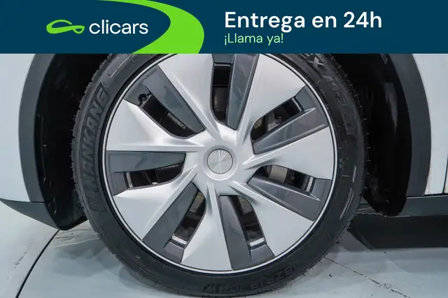 Tesla Model Y view 11