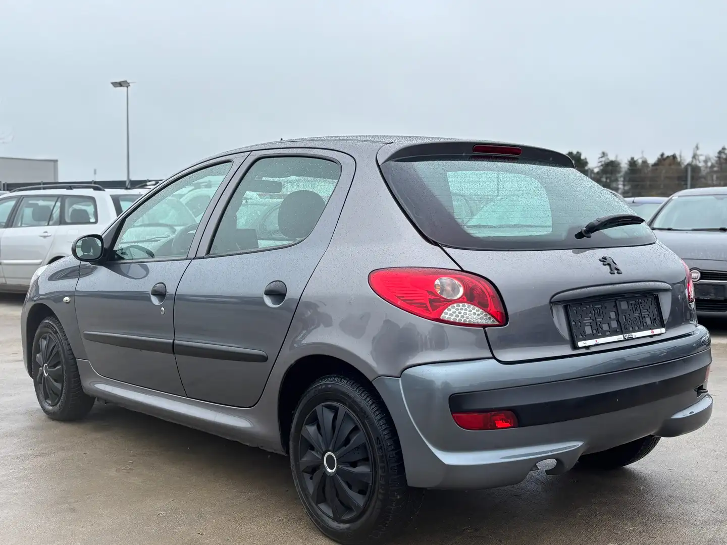 Peugeot 206 206+ Junior 1,1 *PICKERL 10/26* Grau - 2