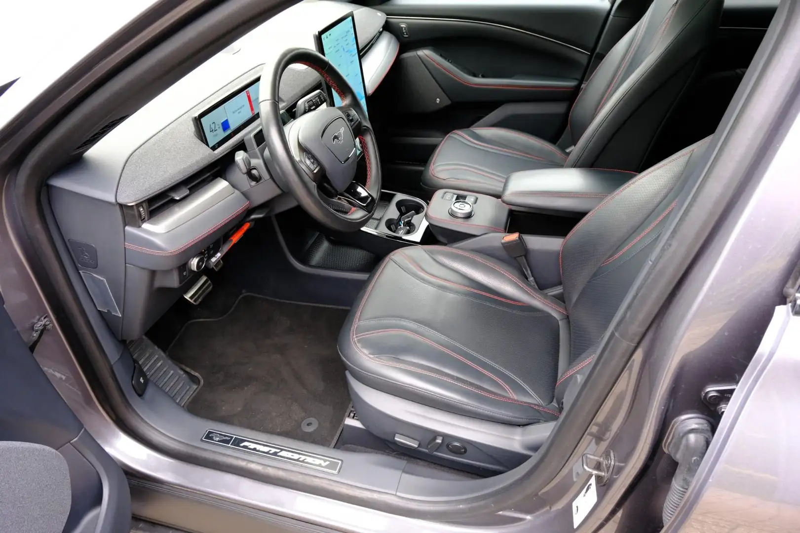 Ford Mustang Mach-E Extended First Edition AWD 98 kWh Aut. Leder|Navi| Grijs - 2