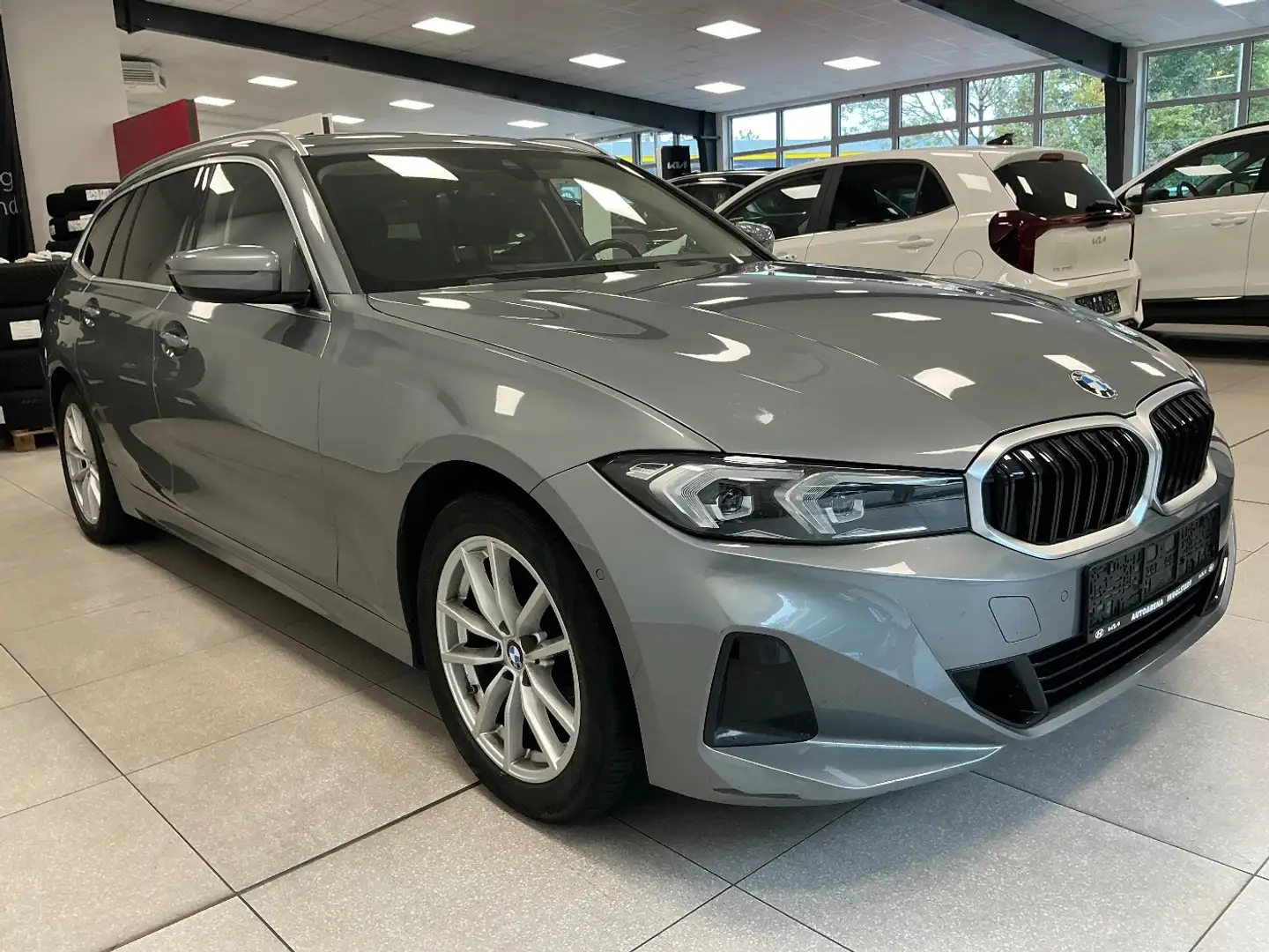BMW 318 d RÜCKFAHRKAMERA+NAVI+PDC Grijs - 2