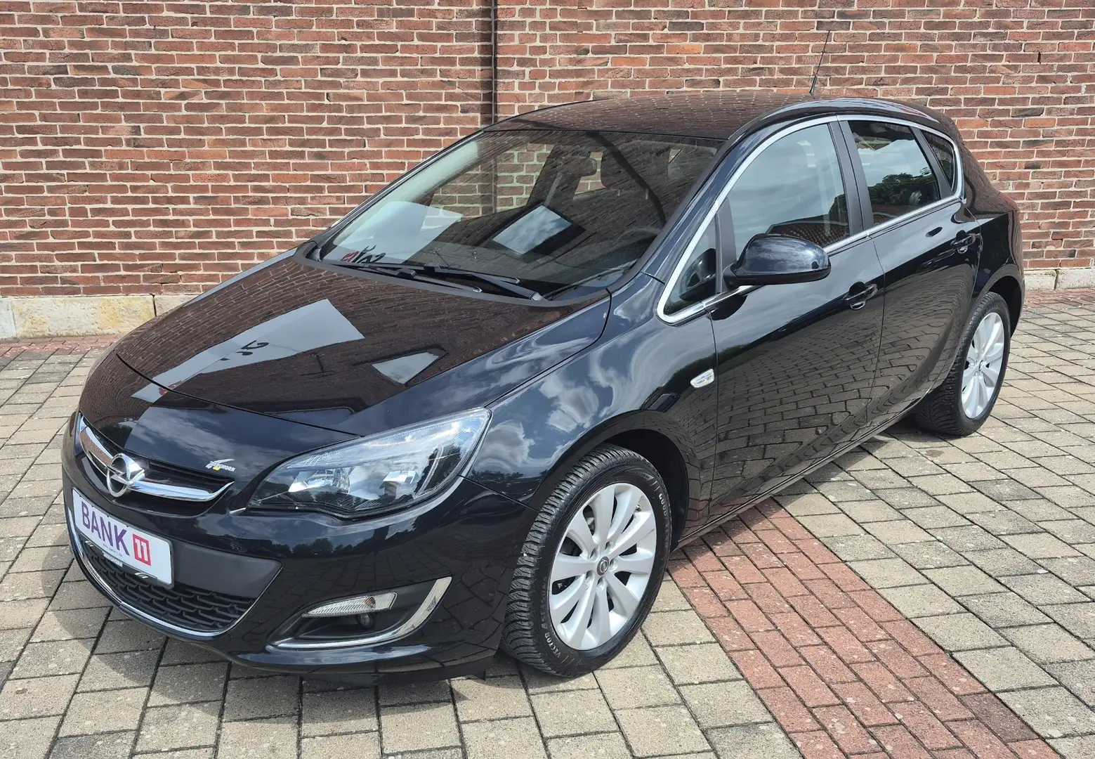 Opel Astra 1.4 Exklusiv PDC/Allwetter/Klimaauto/Scheckheft Schwarz - 1