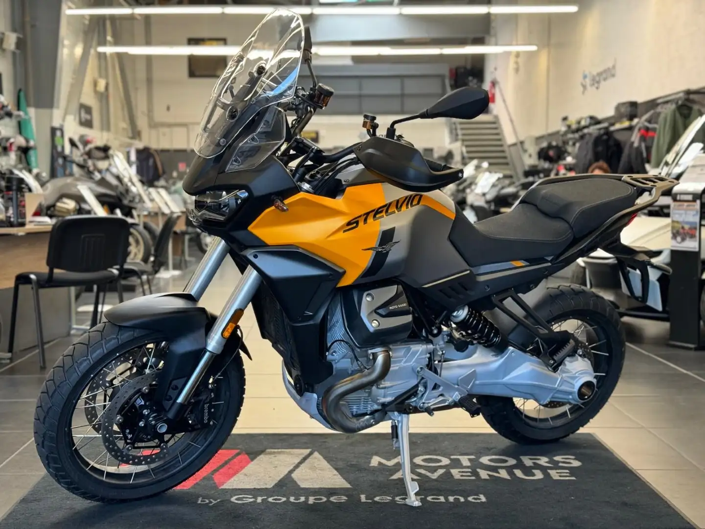 Moto Guzzi Stelvio Noir - 1